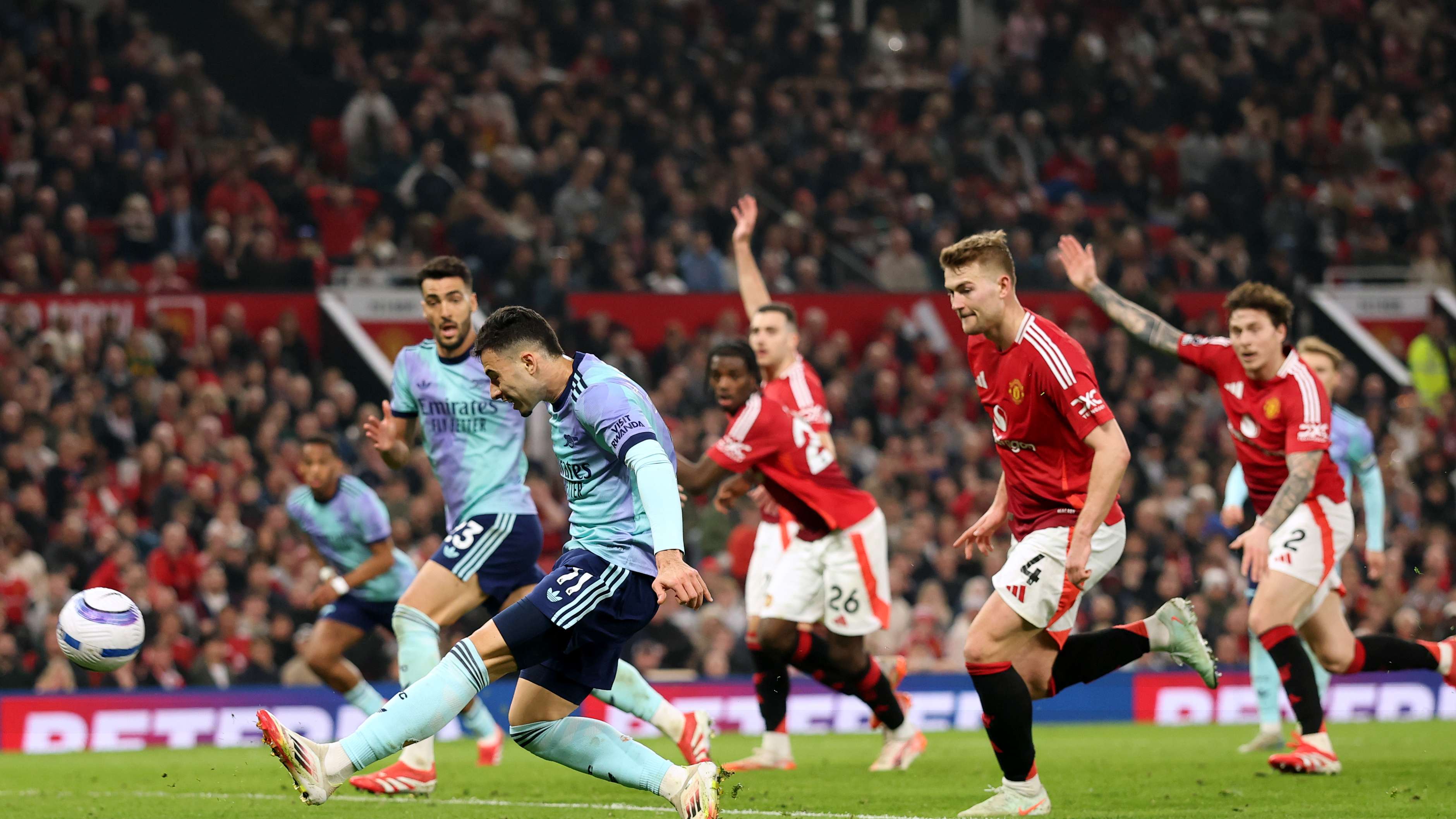 Manchester United FC v Arsenal FC - Premier League