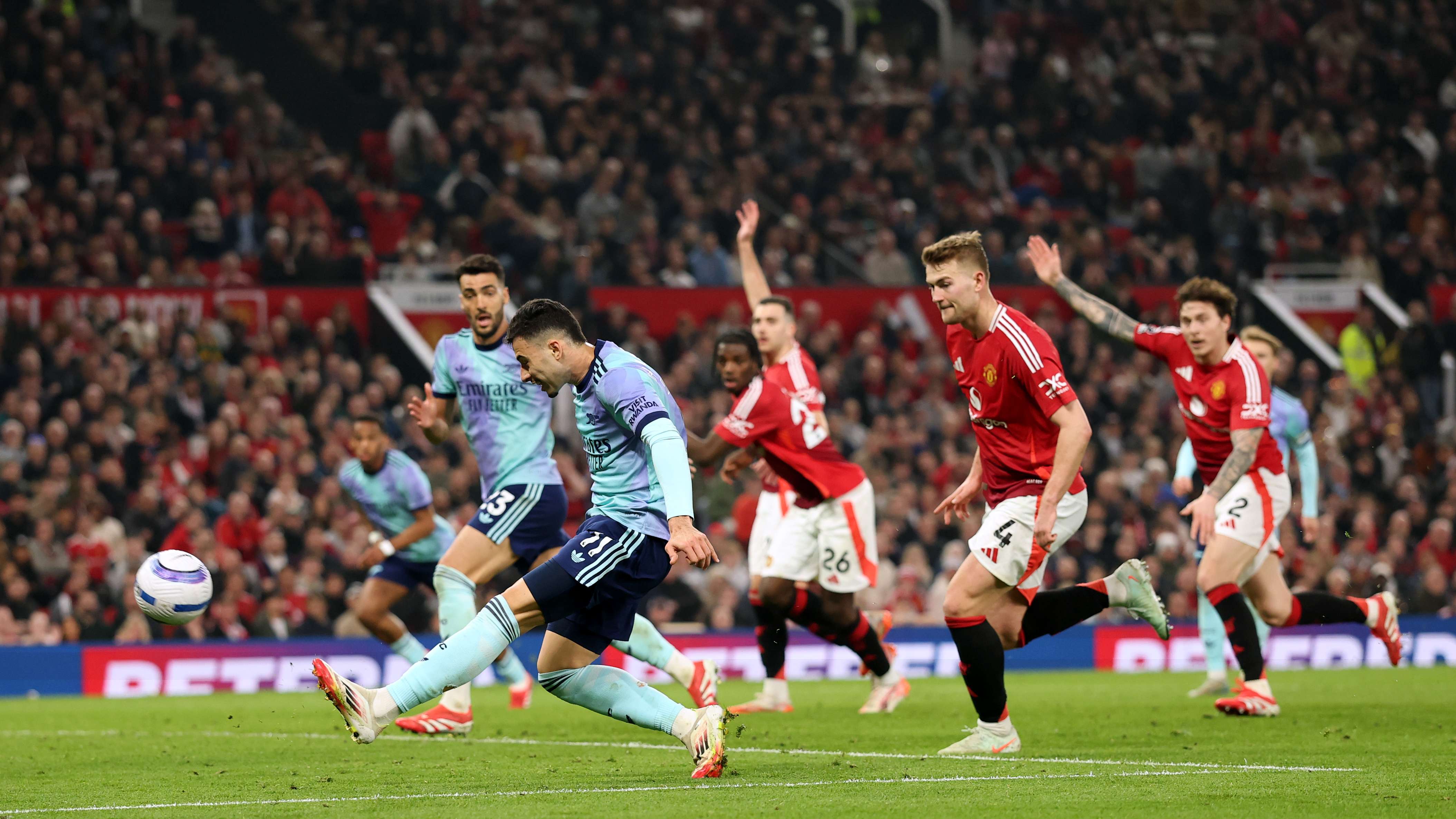 Manchester United FC v Arsenal FC - Premier League