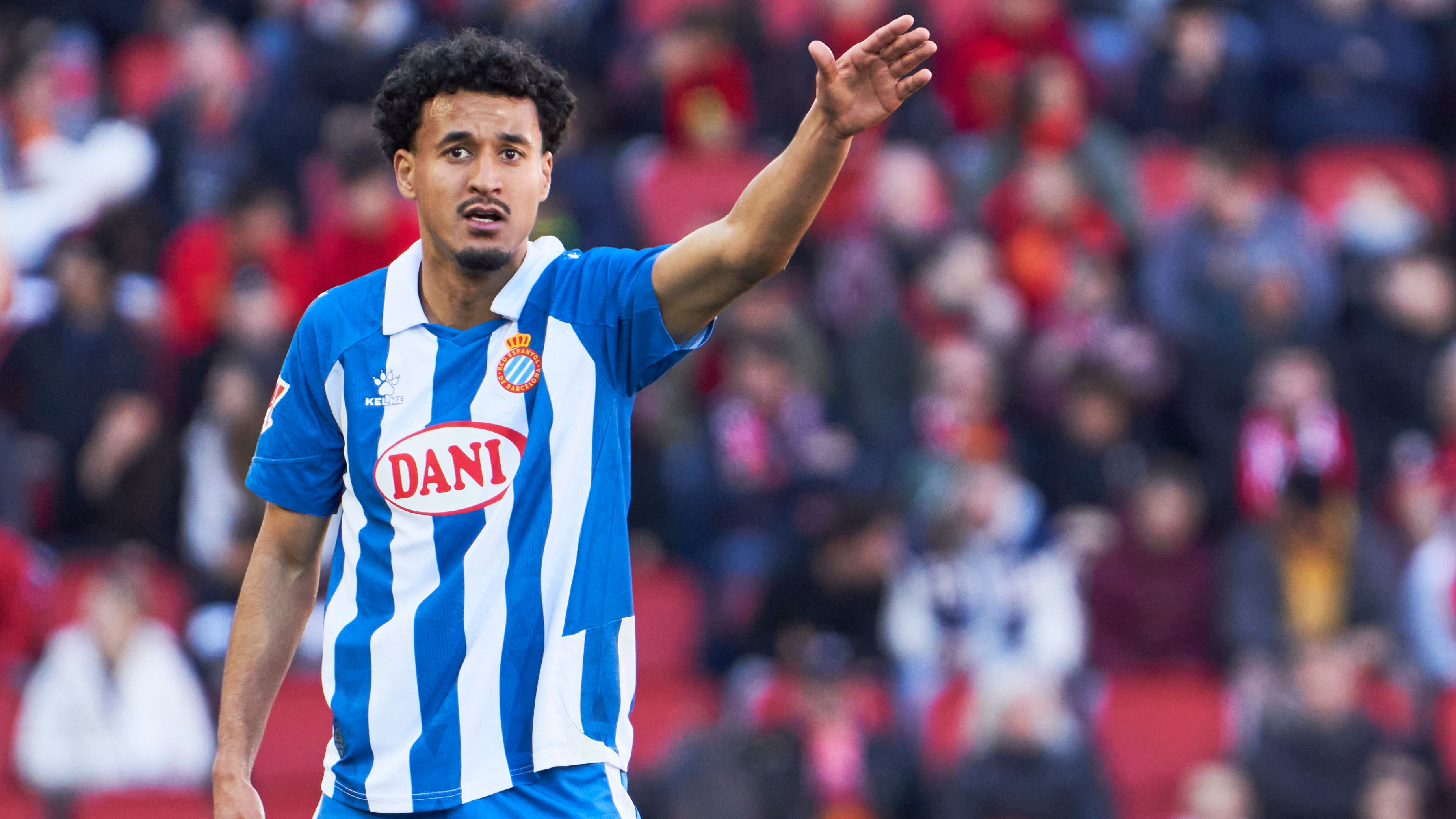 لاعب إلتشي يواجه عقوبة قاسية بعد اتهامه بإساءة عنصرية للنجم المغربي عمر الهلالي