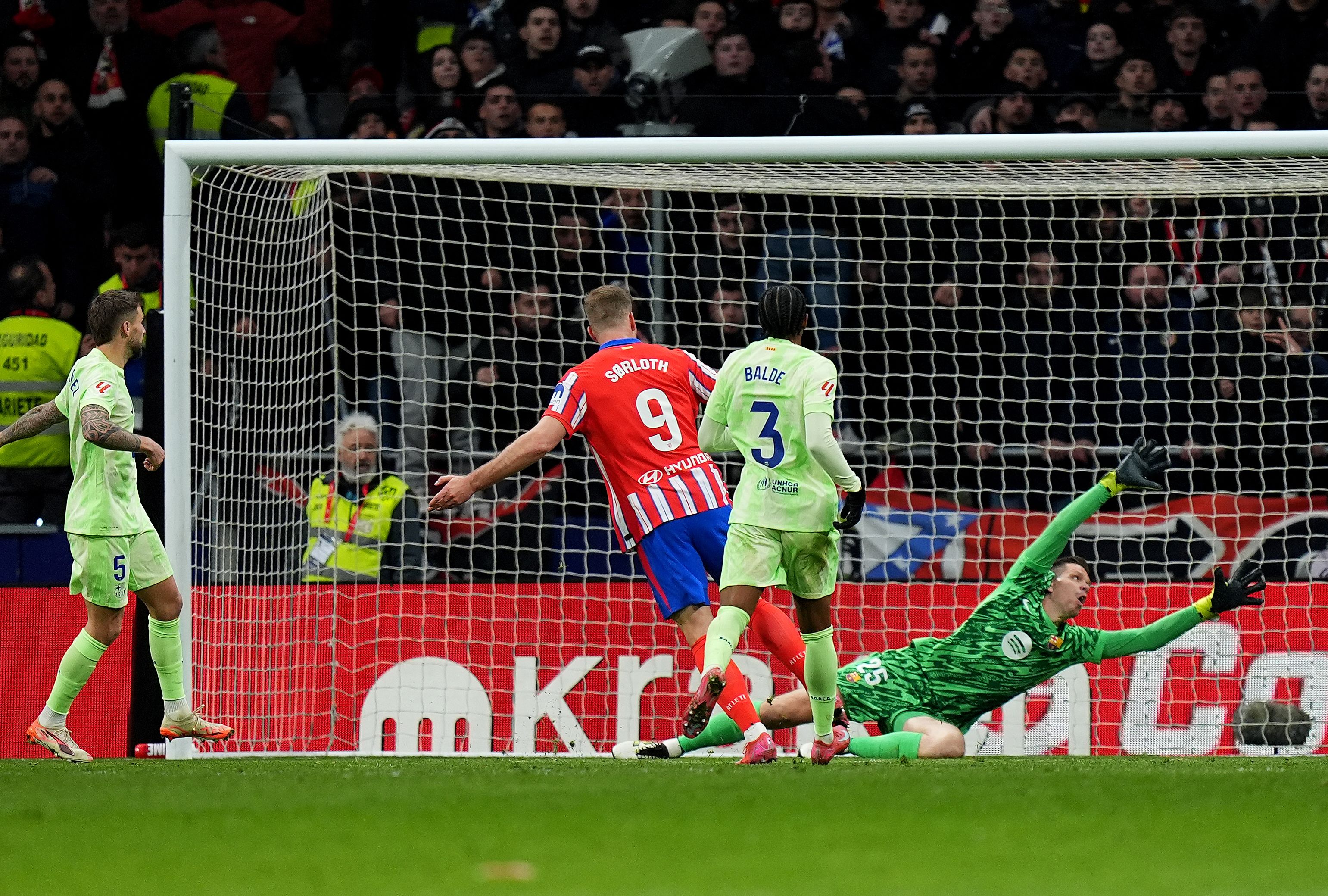 Atletico de Madrid v FC Barcelona - La Liga EA Sports