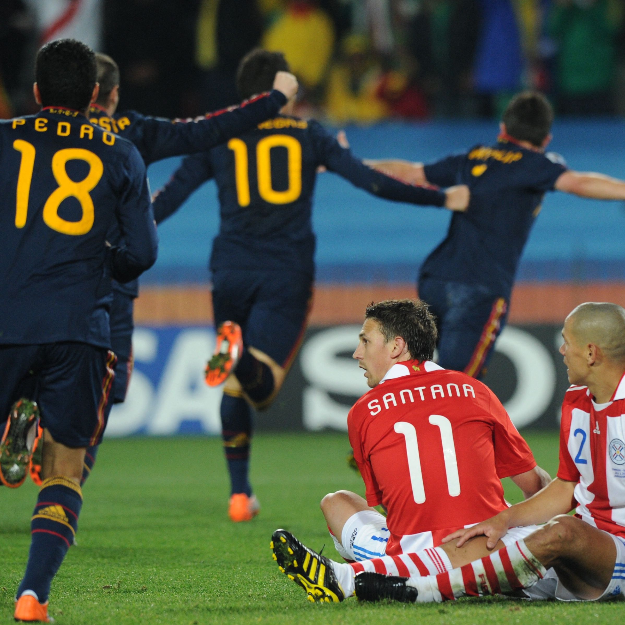 TOPSHOT-FBL-WC2010-MATCH60-PAR-ESP