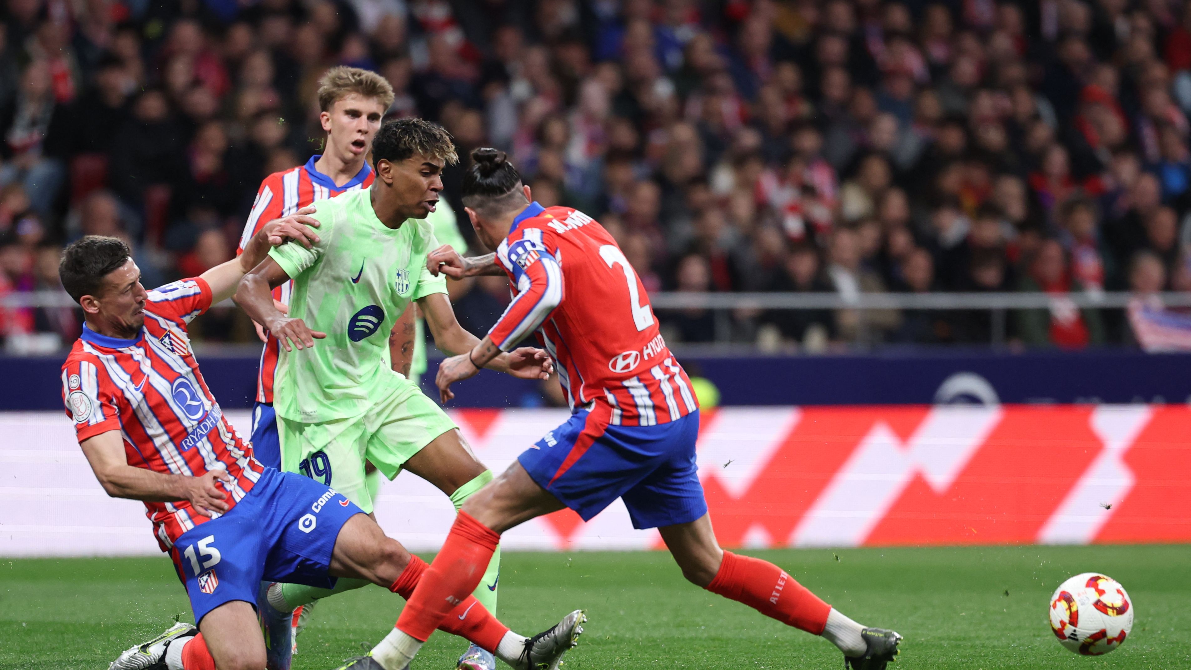 القنوات الناقلة لمباراة أتلتيكو مدريد وبرشلونة في ذهاب نصف نهائي كأس الملك
