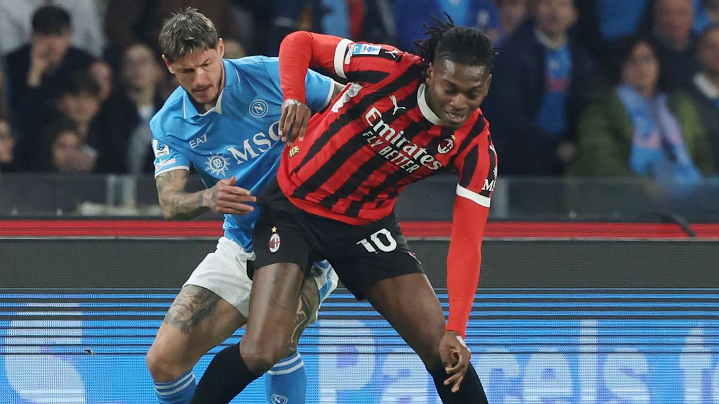 Quand l’IA prédit Milan contre Napoli: un 1-1 qui pourrait bouleverser la Serie A