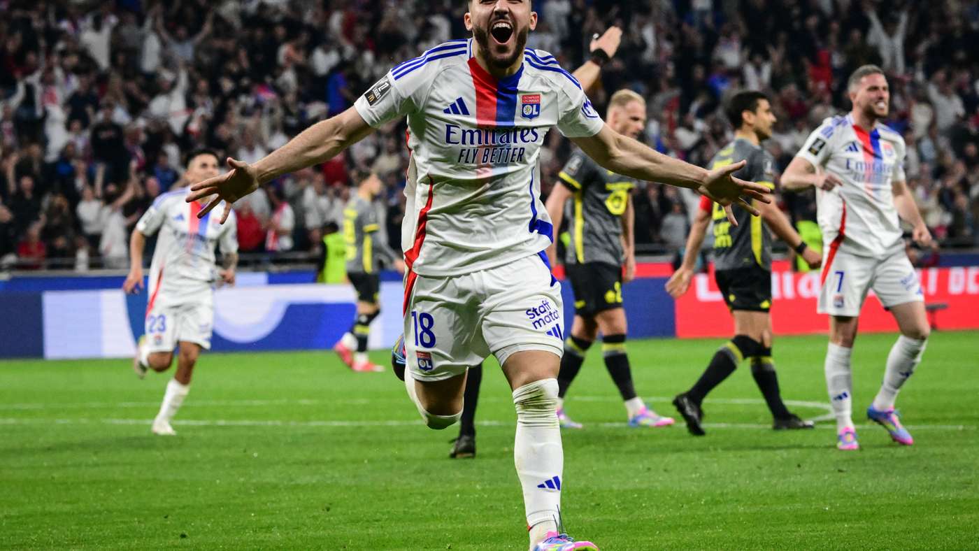 TOPSHOT-FBL-FRA-LIGUE1-LYON-LILLE