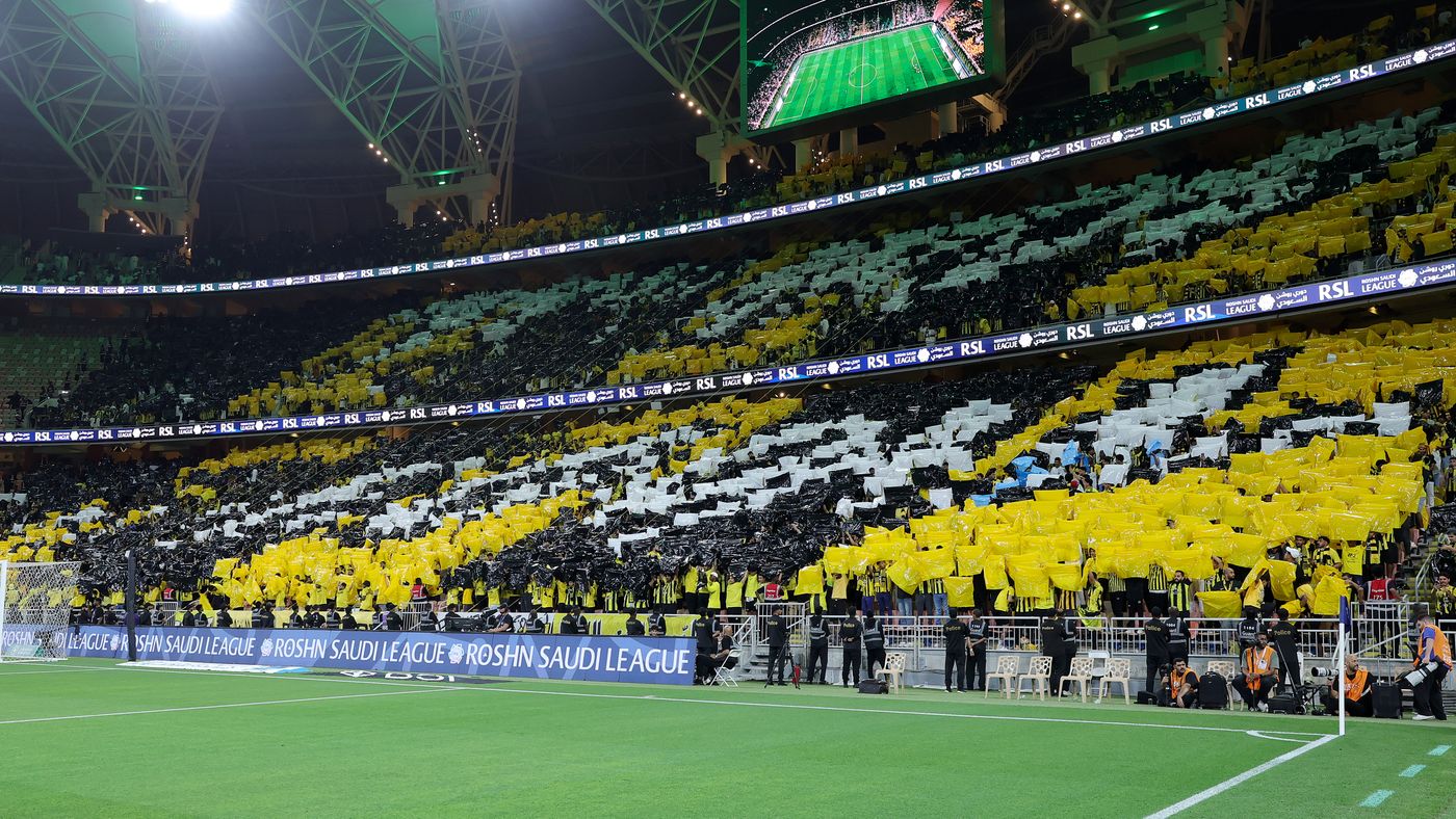 بالفيديو: قانوني يكشف موعد تطبيق عقوبة حرمان الاتحاد من جماهيره