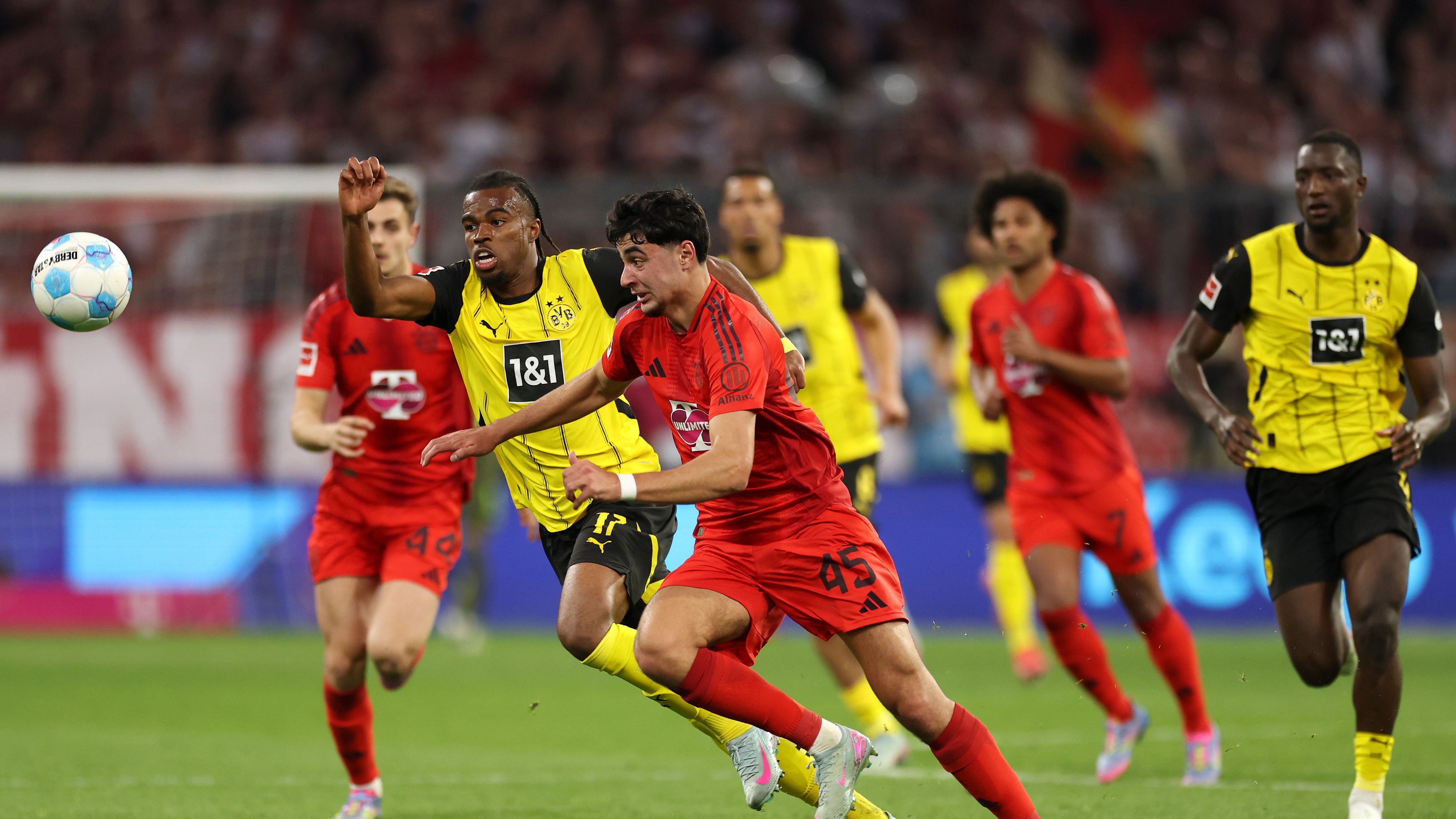 FC Bayern München v Borussia Dortmund - Bundesliga