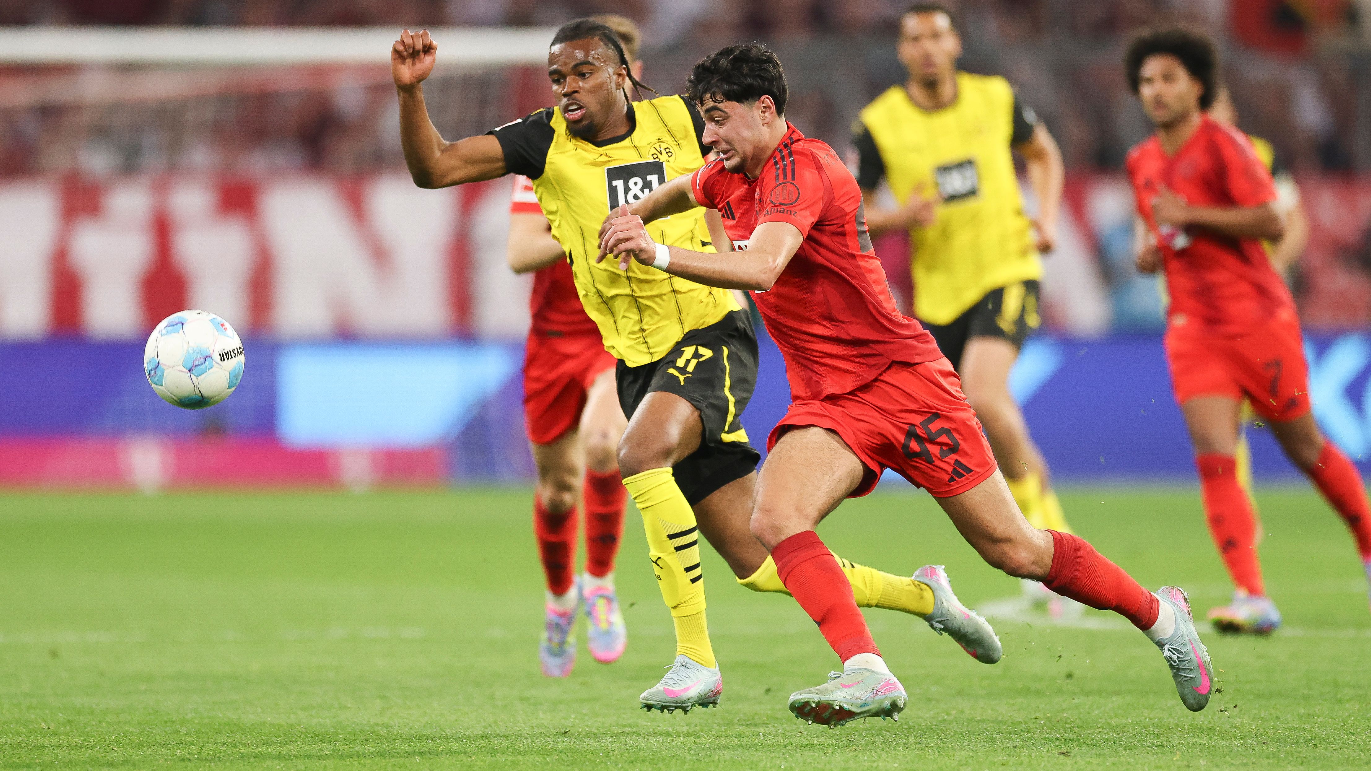 FC Bayern München v Borussia Dortmund - Bundesliga