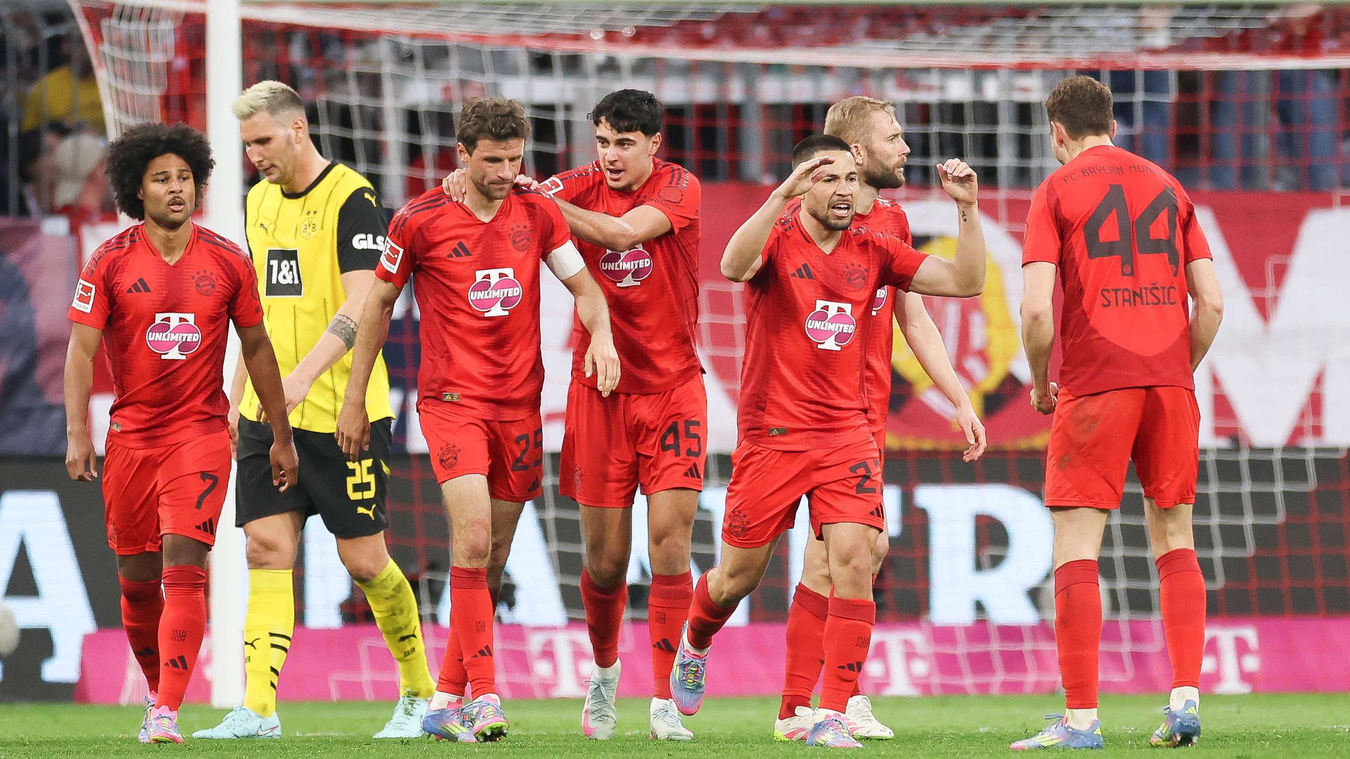 FC Bayern München v Borussia Dortmund - Bundesliga