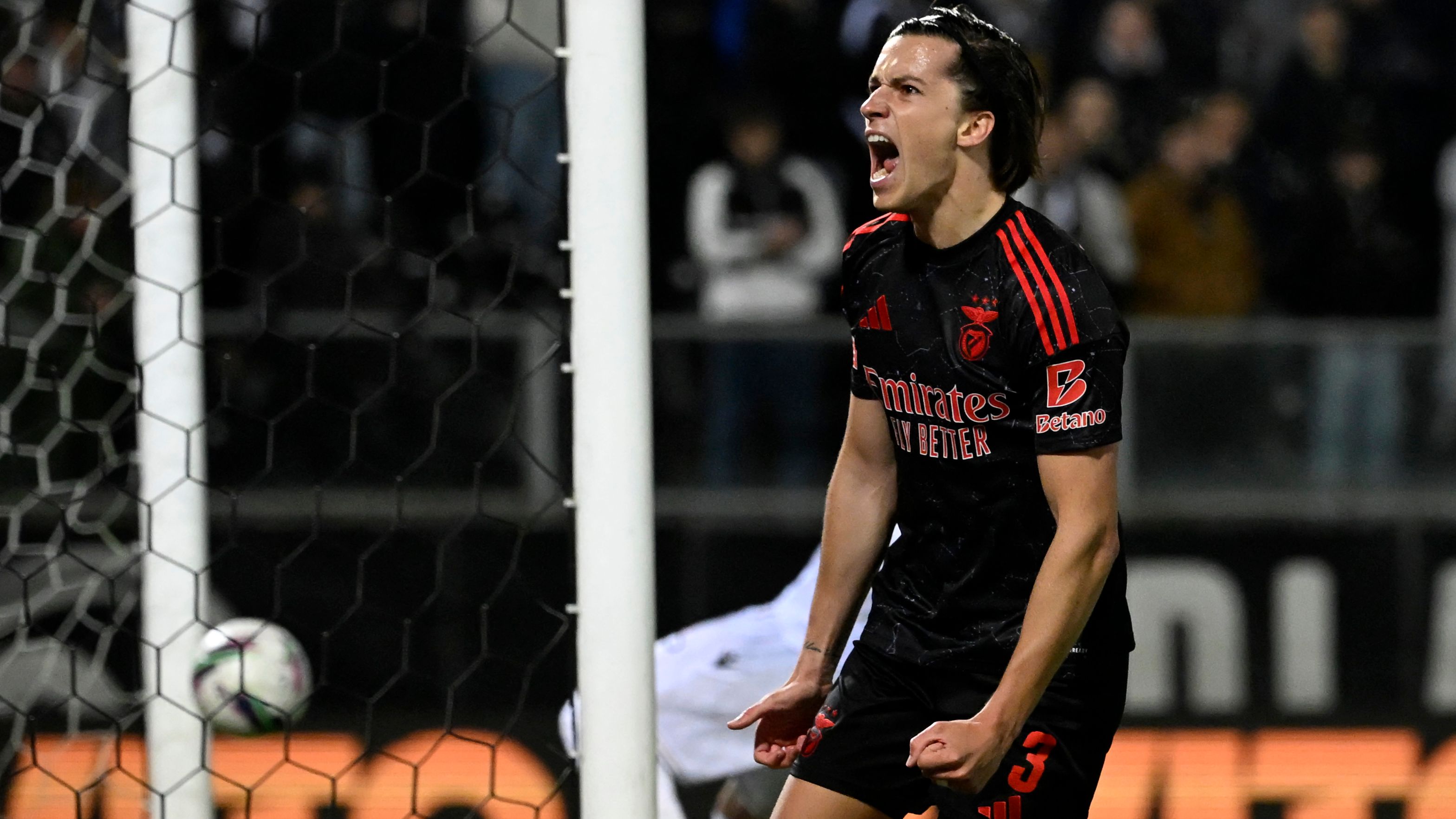 TOPSHOT-FBL-POR-LIGA-VITORIA GUIMARAES-BENFICA