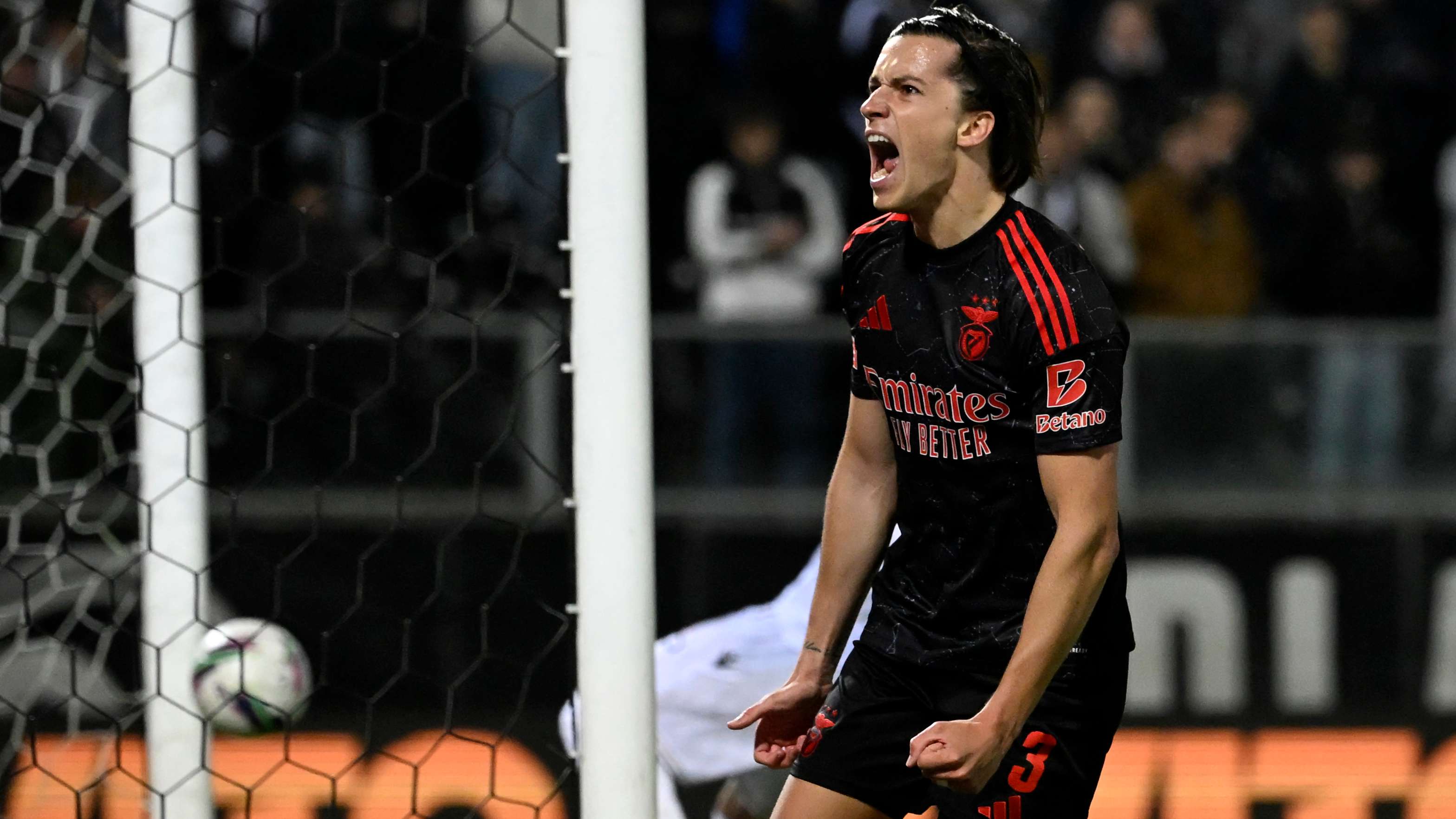 TOPSHOT-FBL-POR-LIGA-VITORIA GUIMARAES-BENFICA