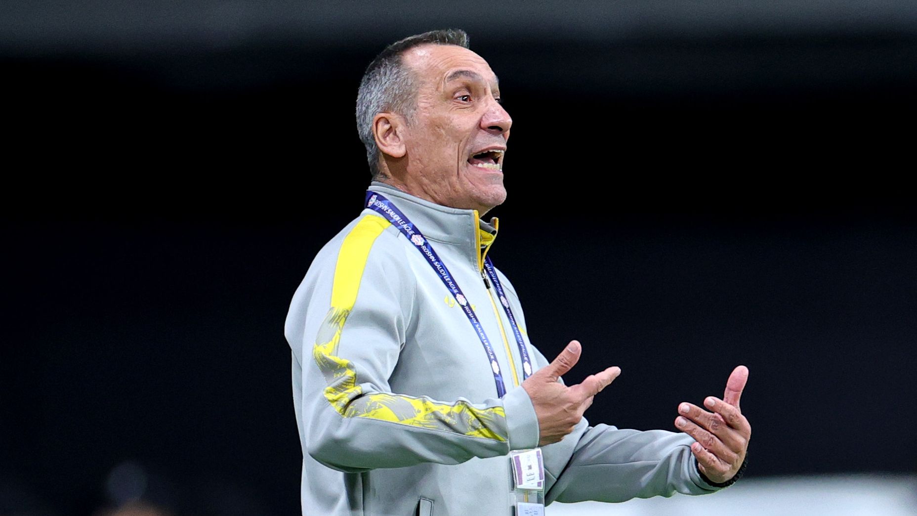 دونيس منتقدًا لاعبي المنتخب السعودي: لا يجب تكرار ذلك!