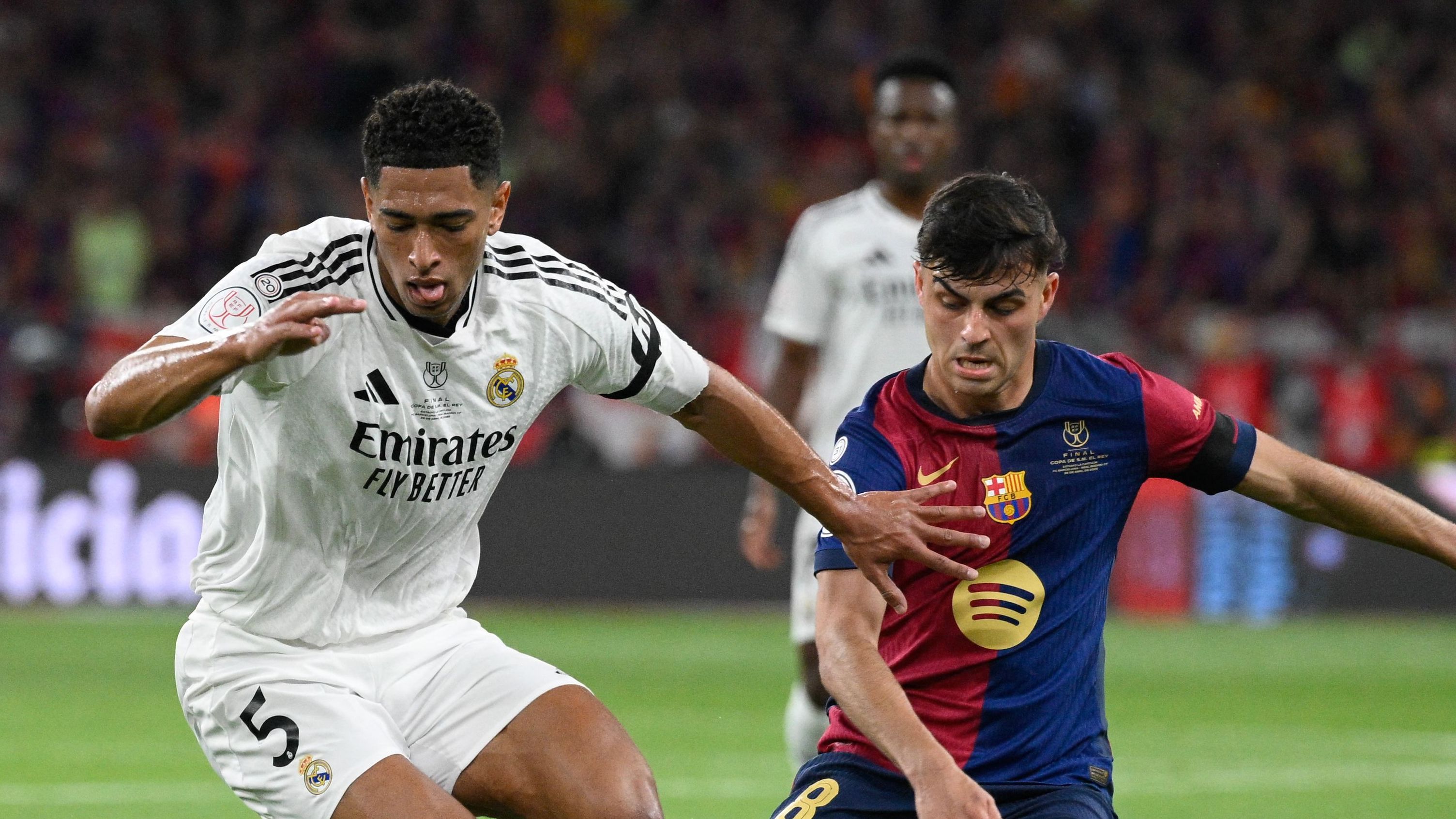 الكلاسيكو بوابة برشلونة لانتزاع عرش ريال مدريد