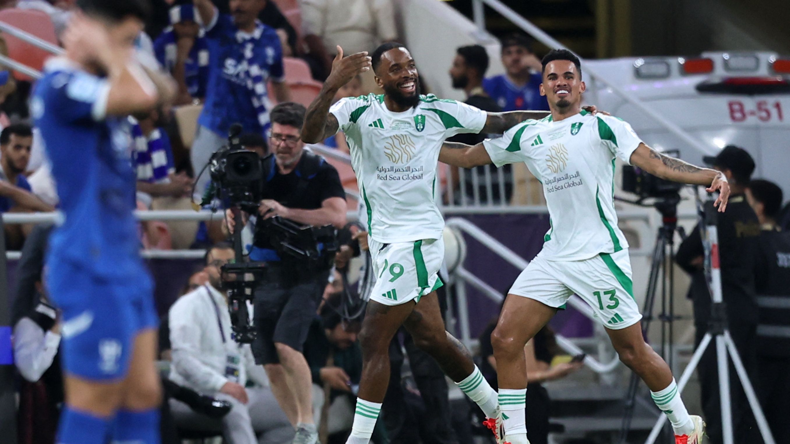عرش سُلب على الورق.. مهمة تاريخية تنتظر الأهلي في كلاسيكو الهلال