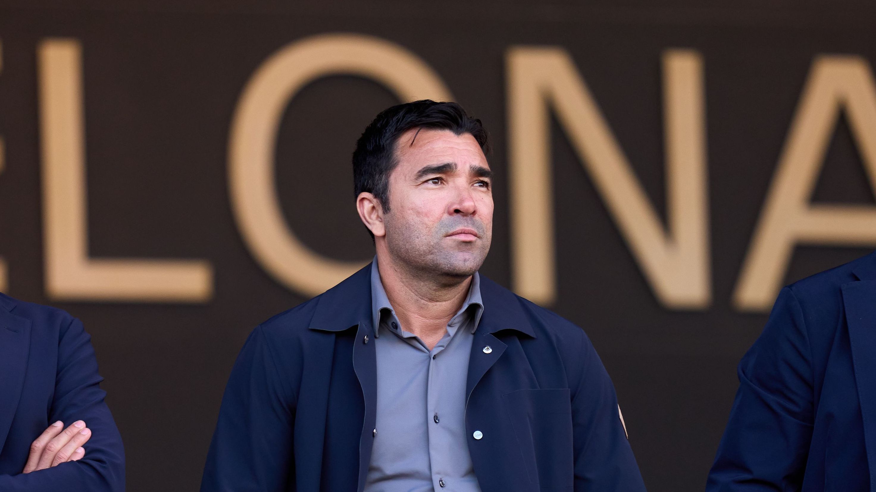 برشلونة يدفع ديكو إلى رحلة سرية في لندن للتخطيط للموسم المقبل