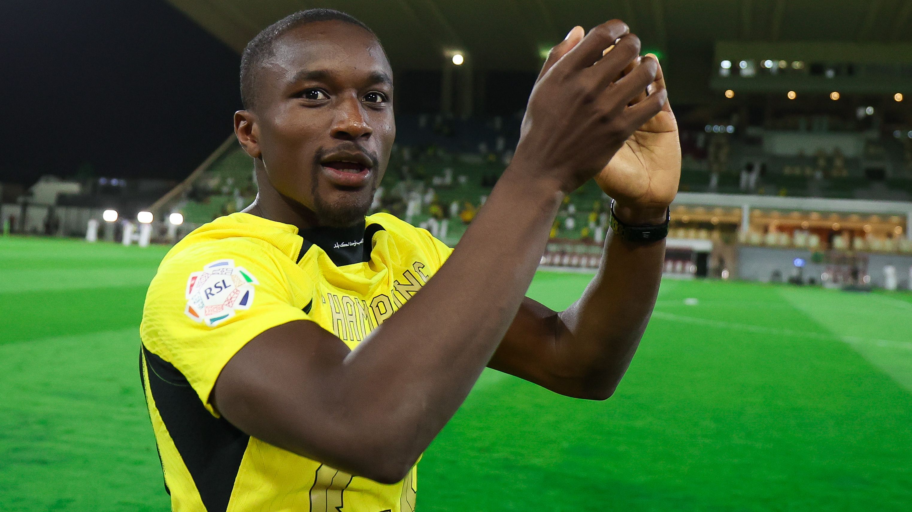 Diaby y Kanté con la camiseta de Al-Ittihad durante la ventana de fichajes