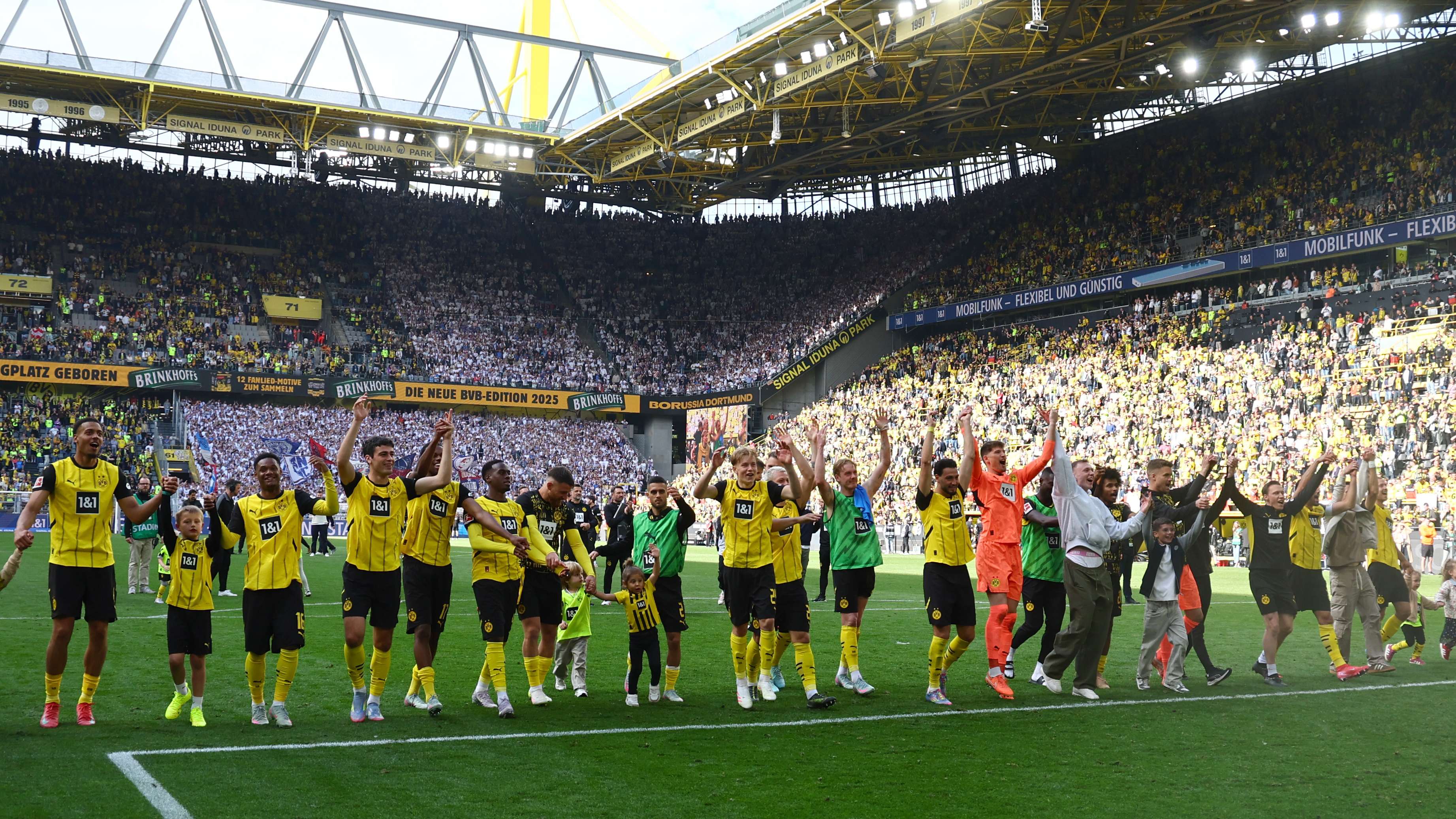 Borussia Dortmund v Holstein Kiel - Bundesliga