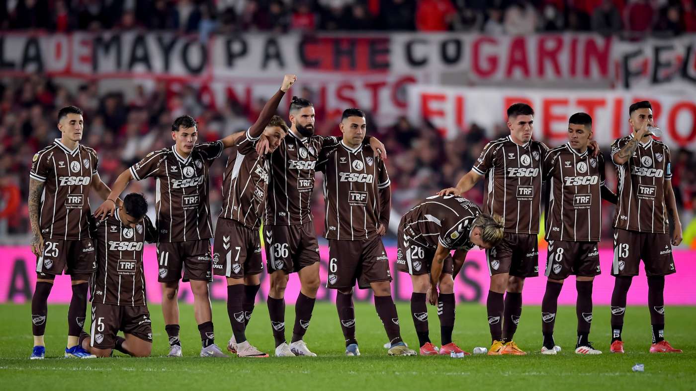 River Plate v Platense - Torneo Apertura Betano 2025: Quarterfinals