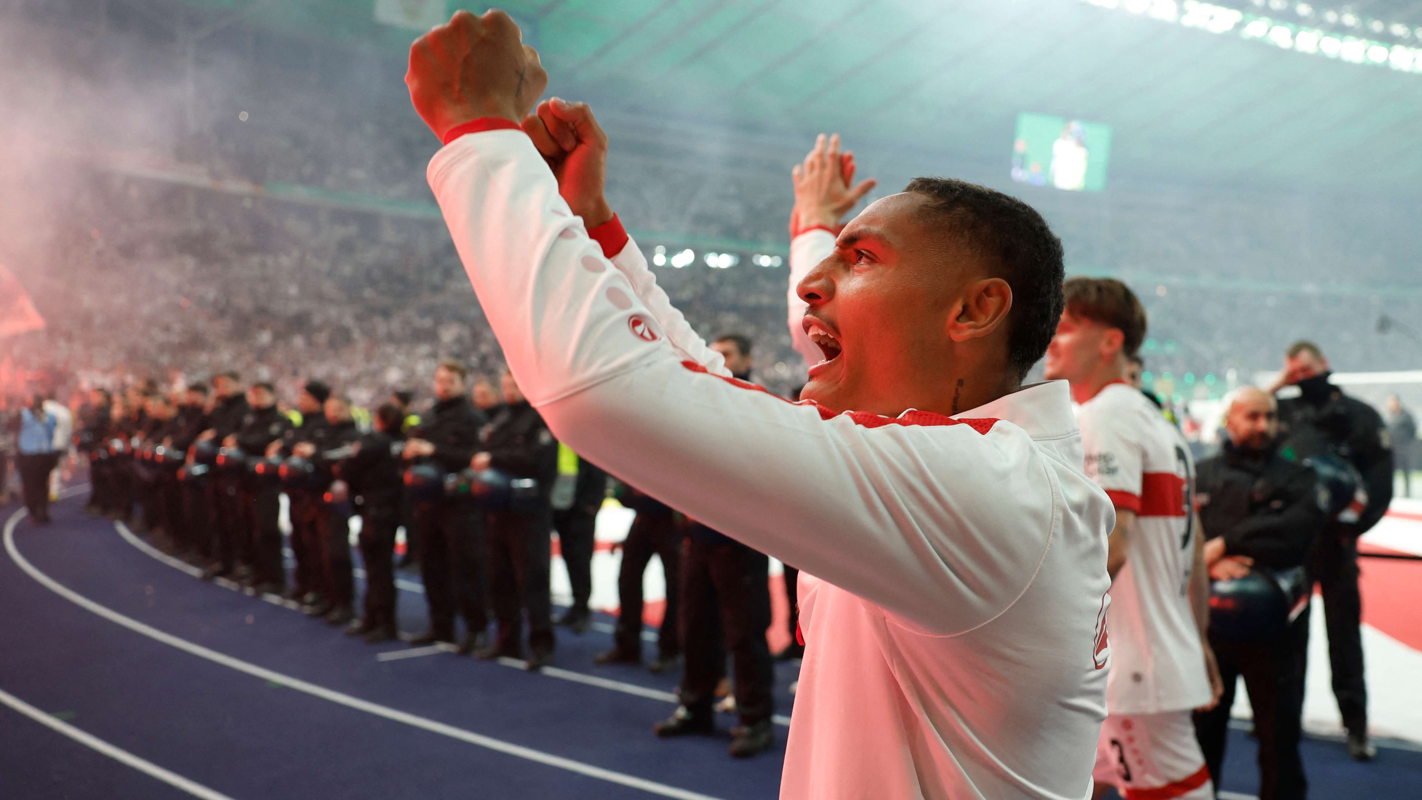 FBL-GER-CUP-BIELEFELD-STUTTGART