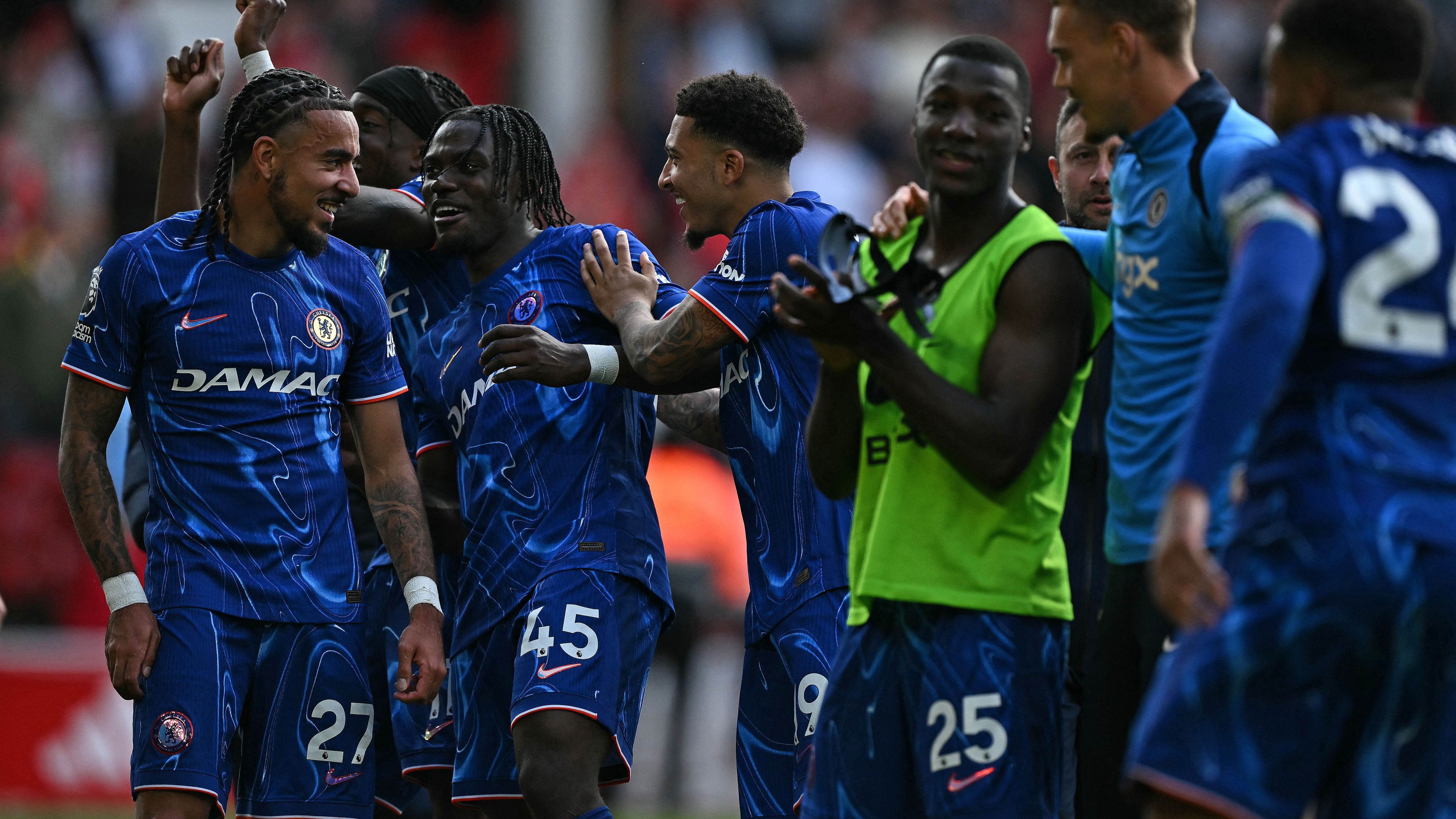 曼联拒绝将拉维亚纳入加纳乔转会切尔西的交易，相关报道与伤病史分析