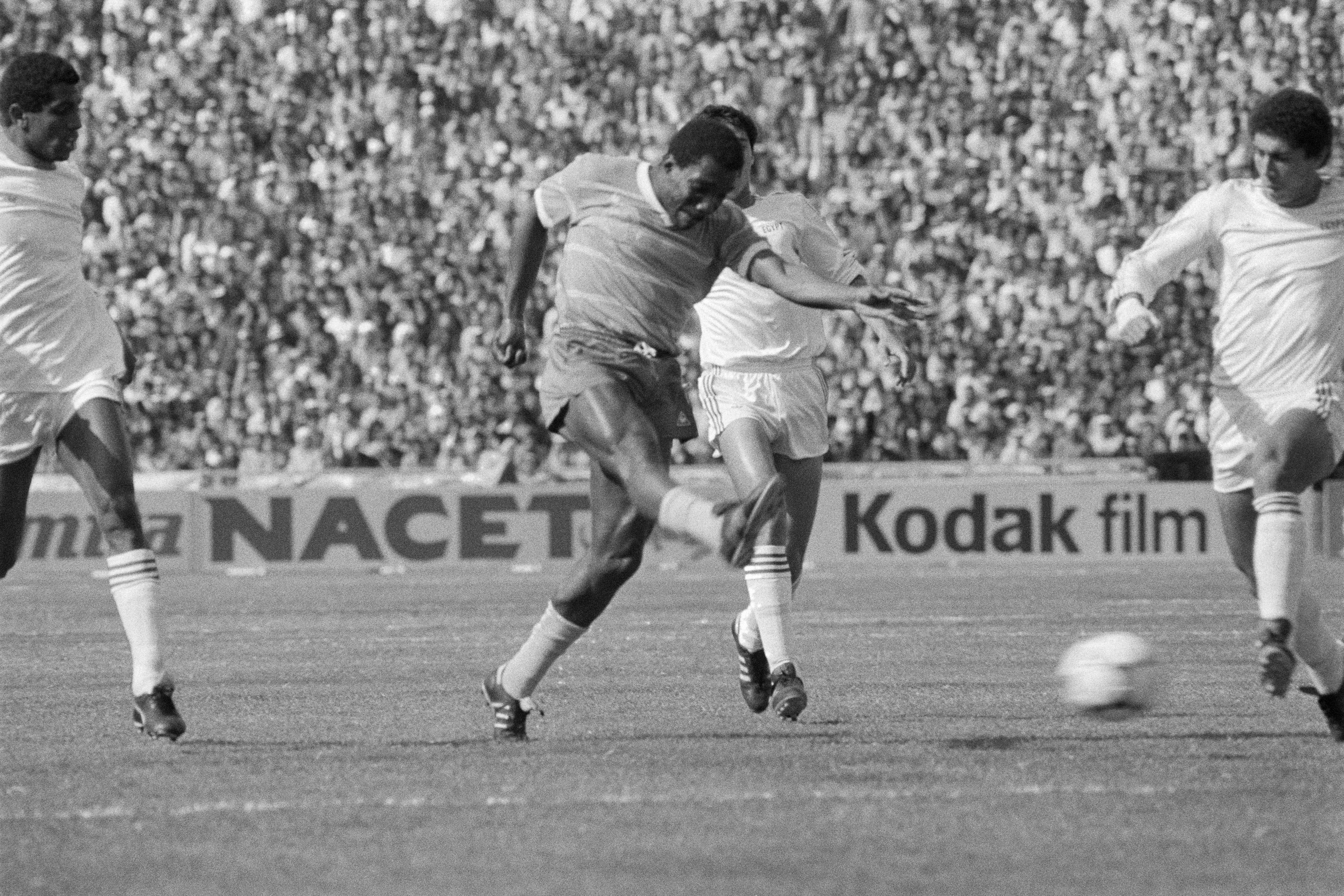 FBL-CAN-1986-EGYPT-CAMEROON