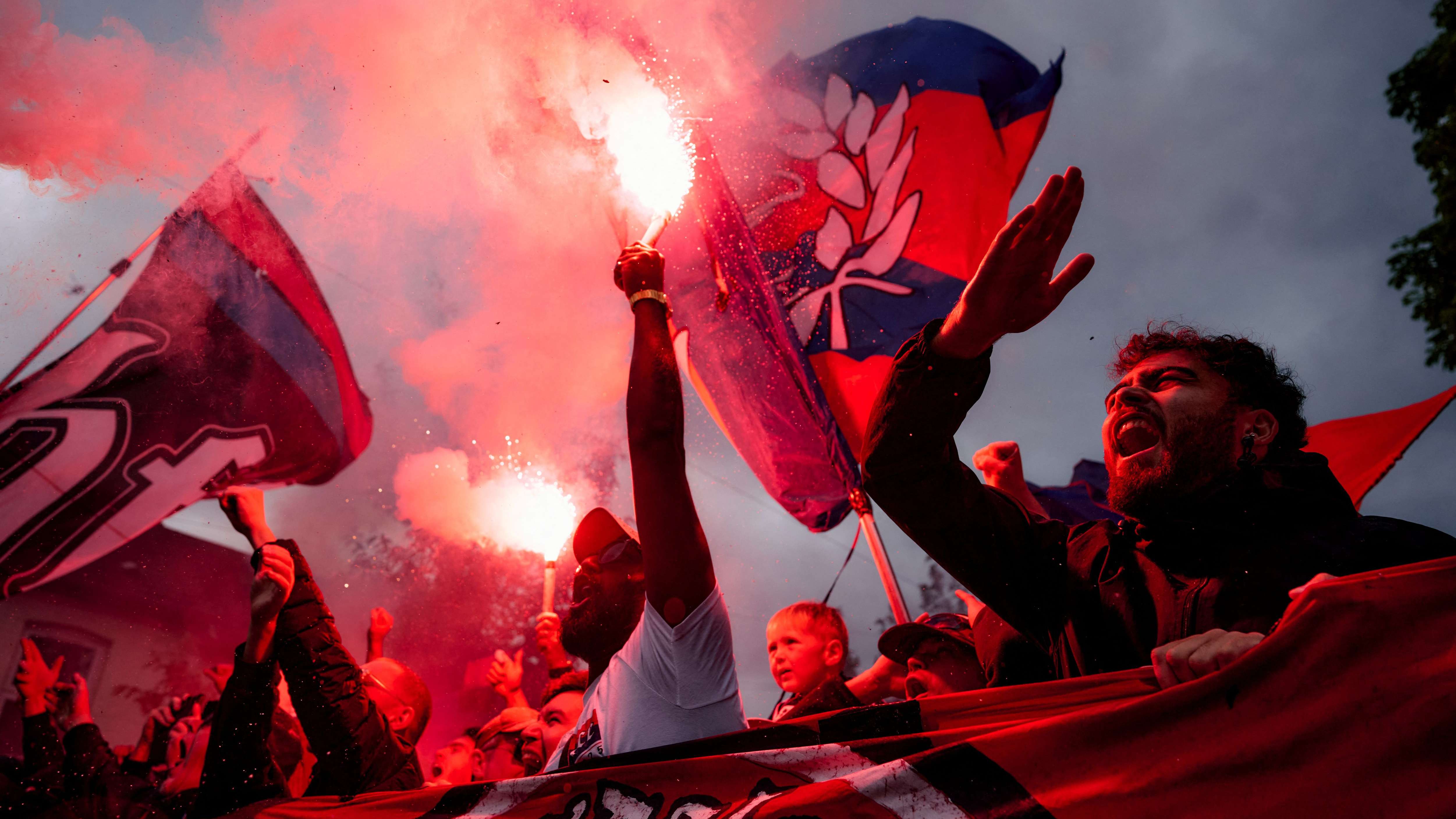 TOPSHOT-FBL-ENG-FA CUP-CRYSTAL PALACE-PARADE