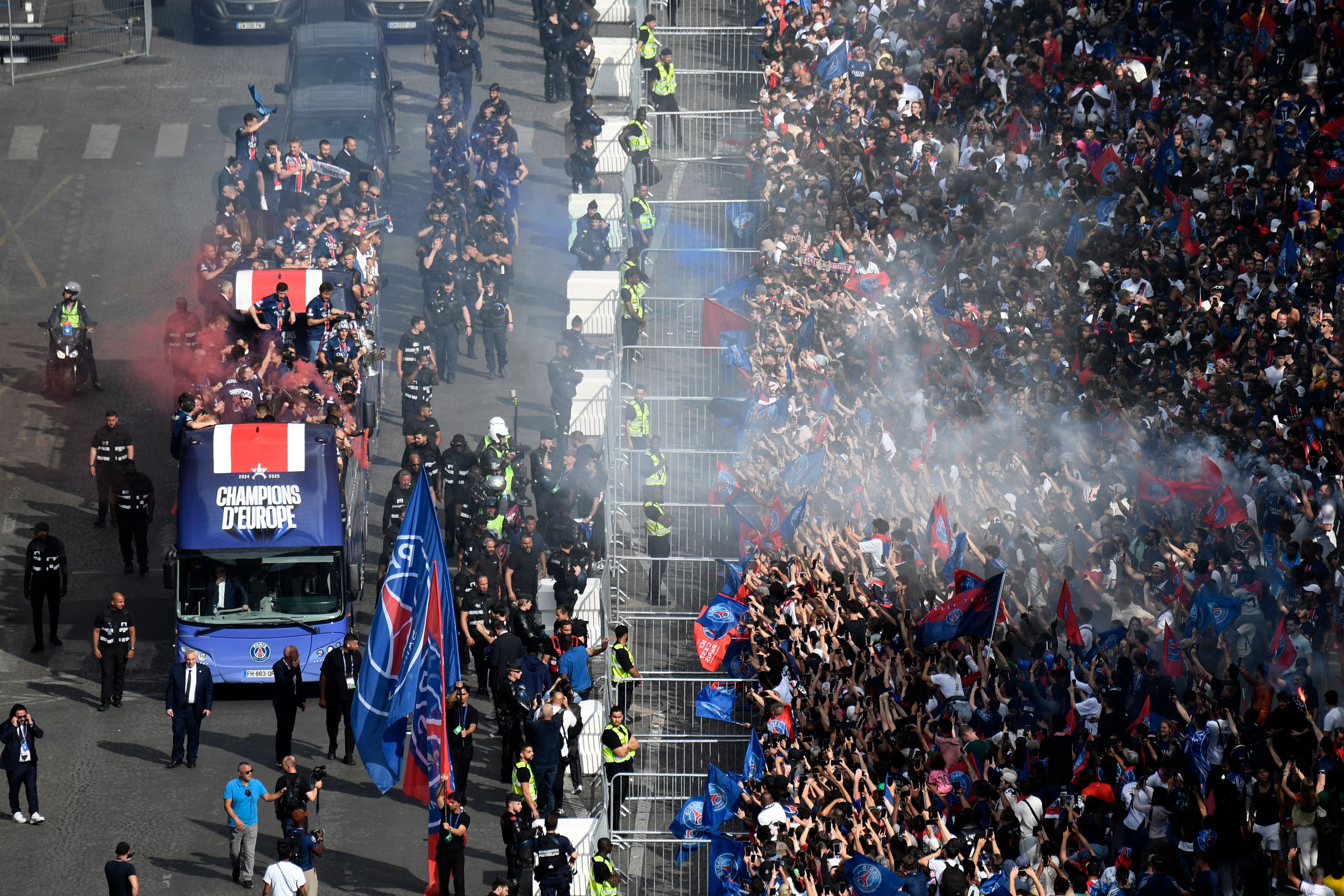 FBL-EUR-C1-PSG-PARADE