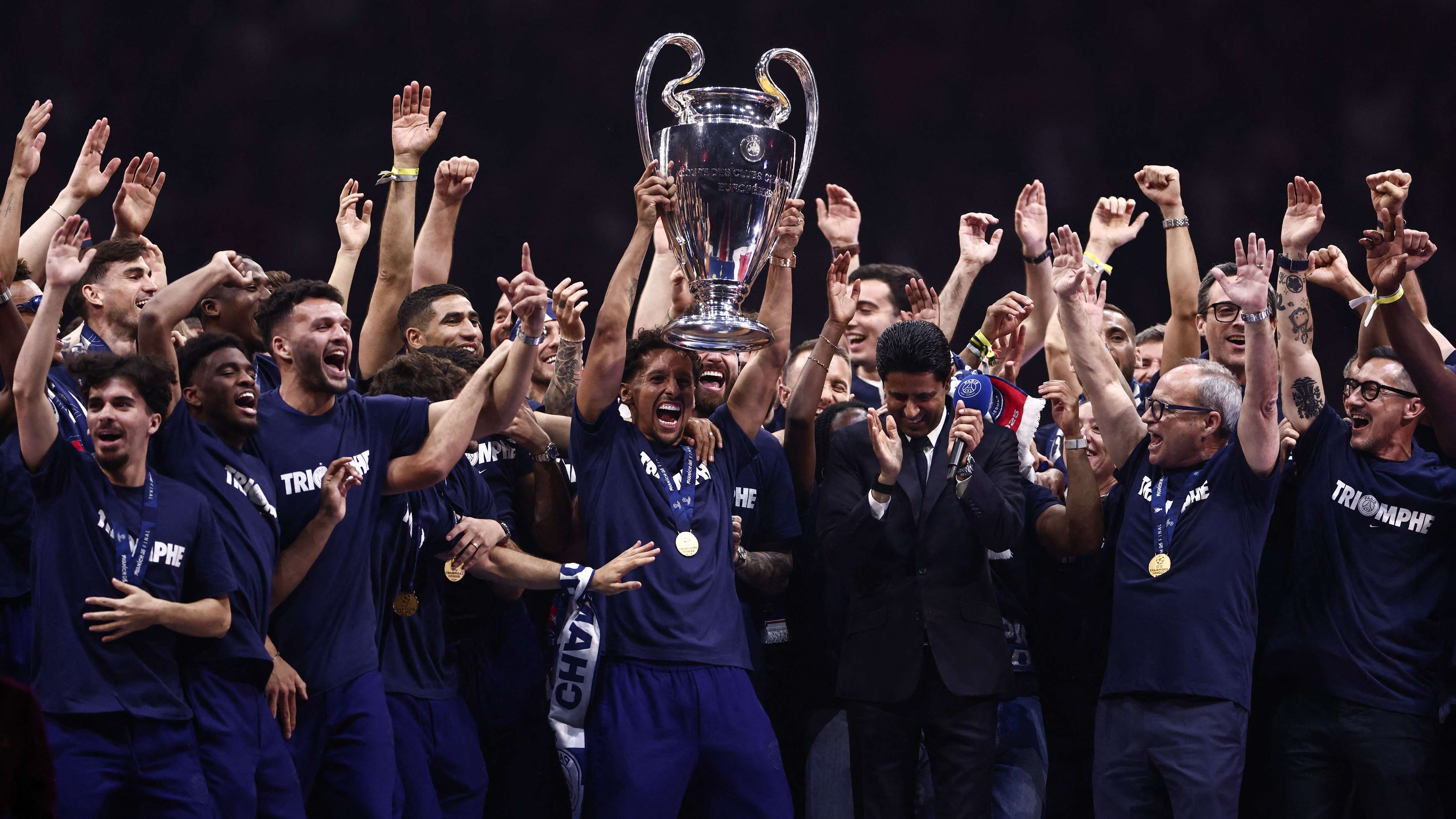 TOPSHOT-FBL-EUR-C1-PSG-TROPHY