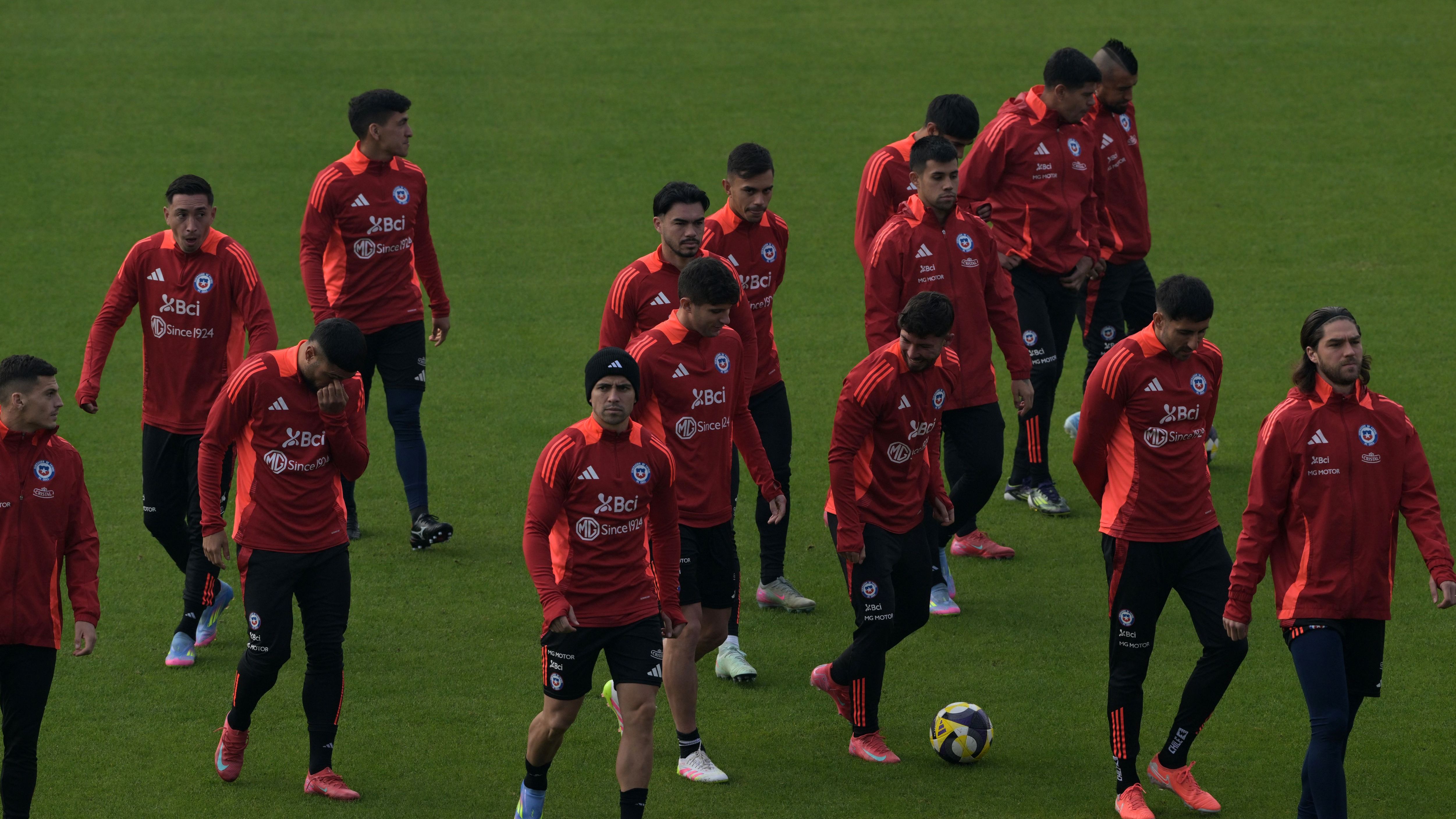 FBL-WC-2026-SAMERICA-QUALIFIERS-CHI-TRAINING