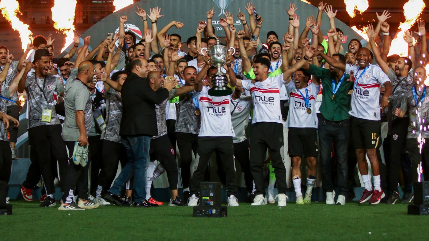 لاعب الأهلي السابق يعلن اعتزاله