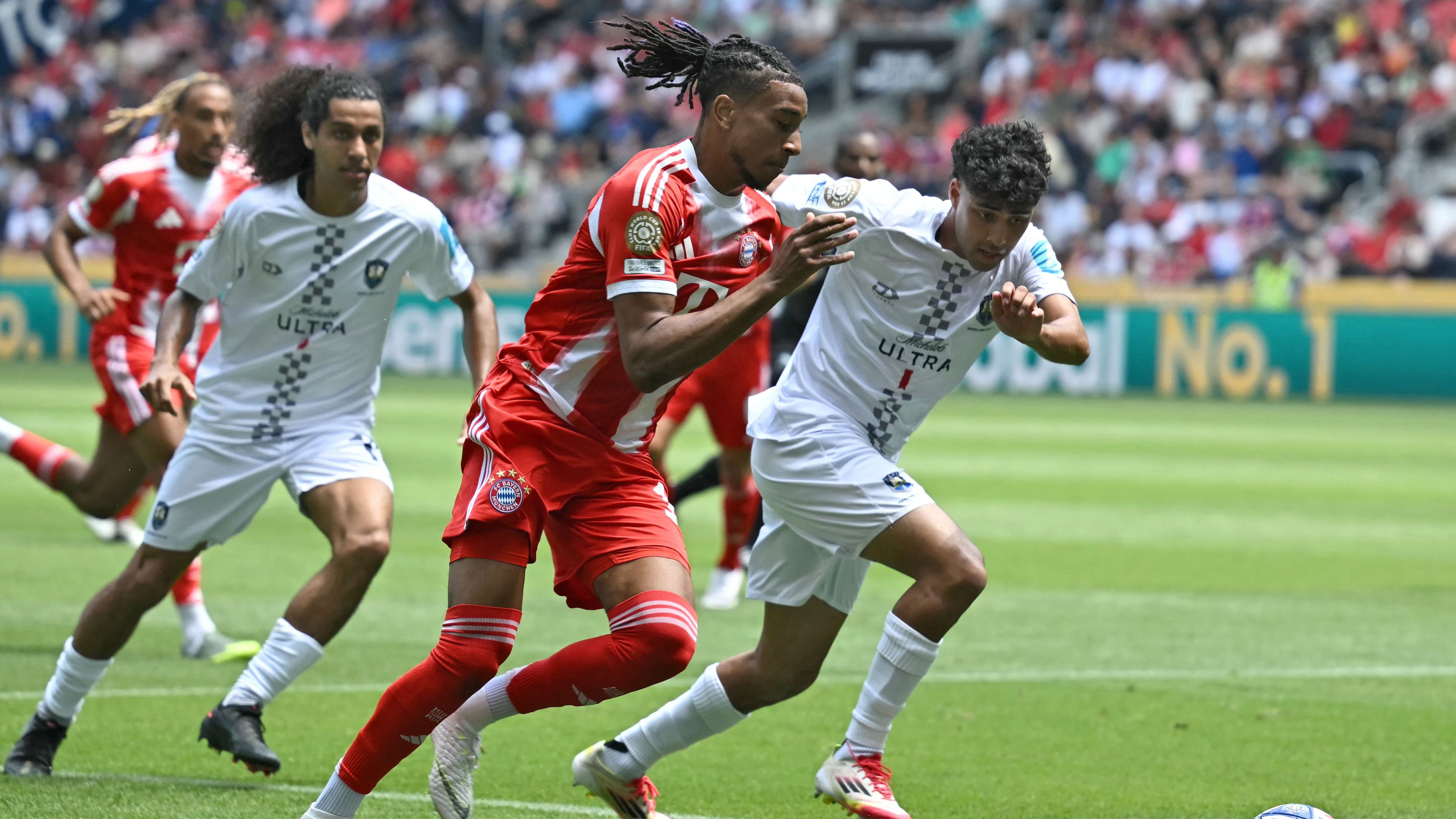 FBL-WC-CLUB-2025-MATCH02-BAYERN-AUCKLAND