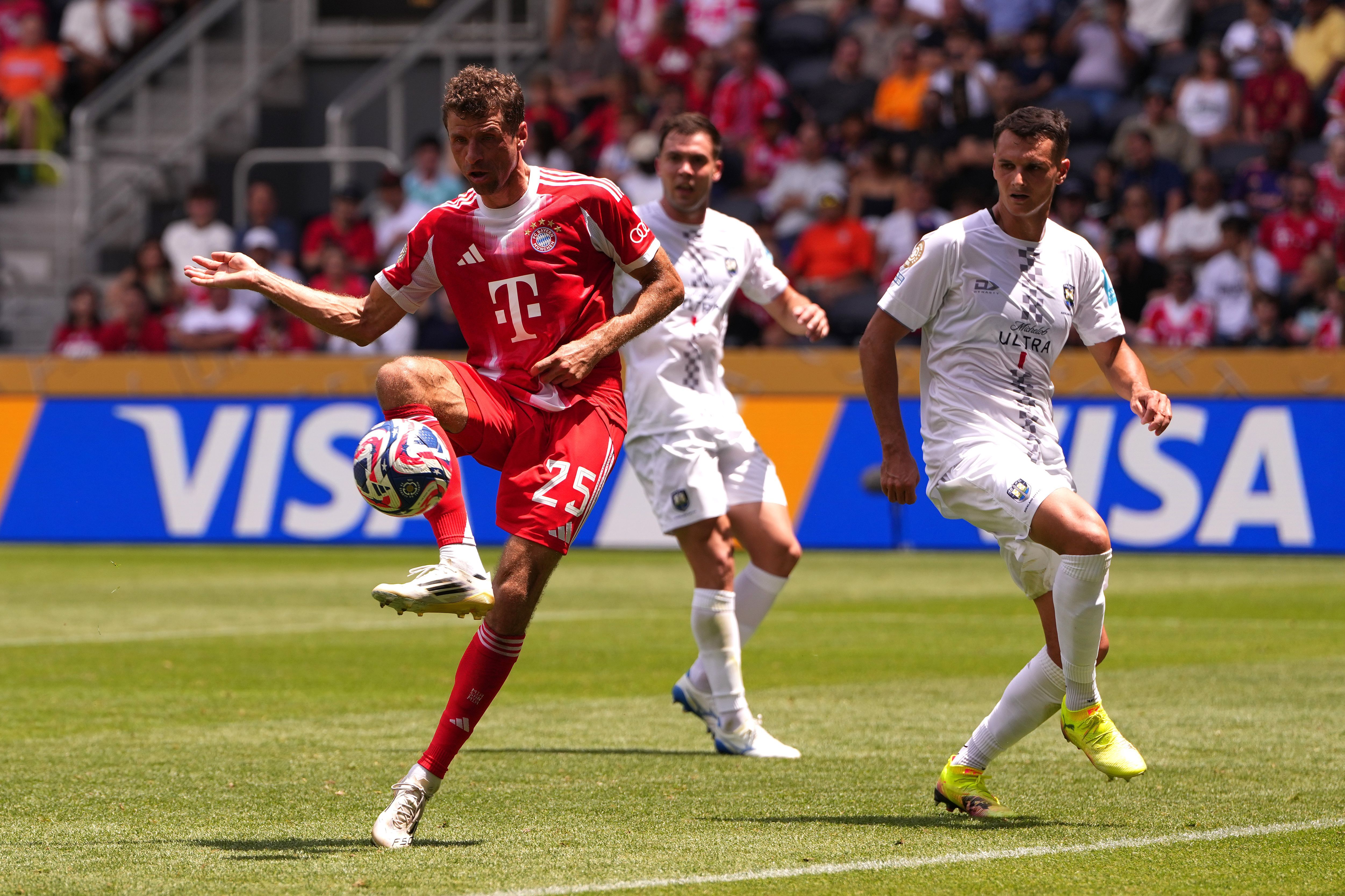 FC Bayern München v Auckland City FC: Group C - FIFA Club World Cup 2025