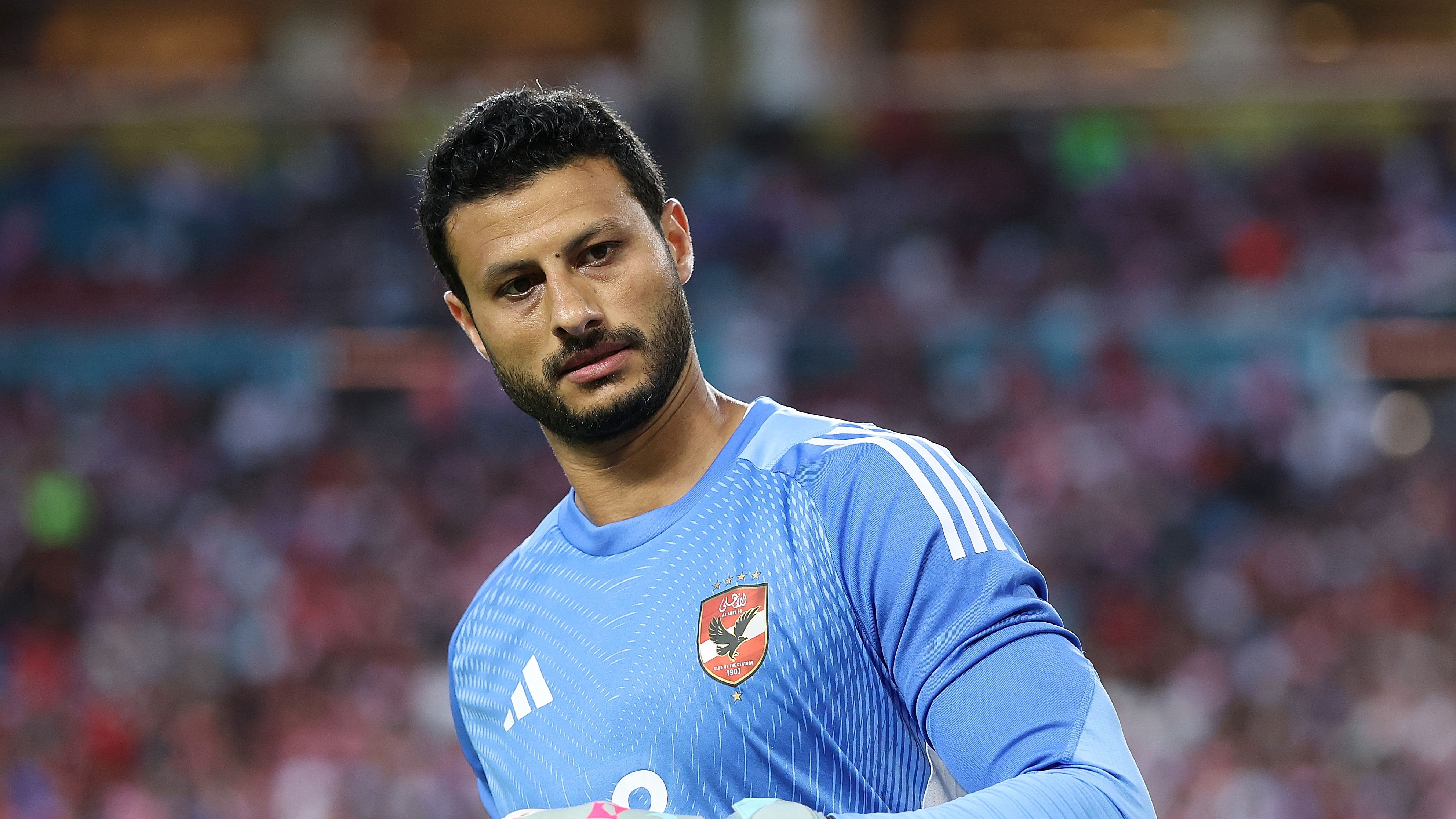 عقوبة قاسية تهدد محمد الشناوي بعد الاعتداء على الحكم في مباراة سيراميكا كليوباترا