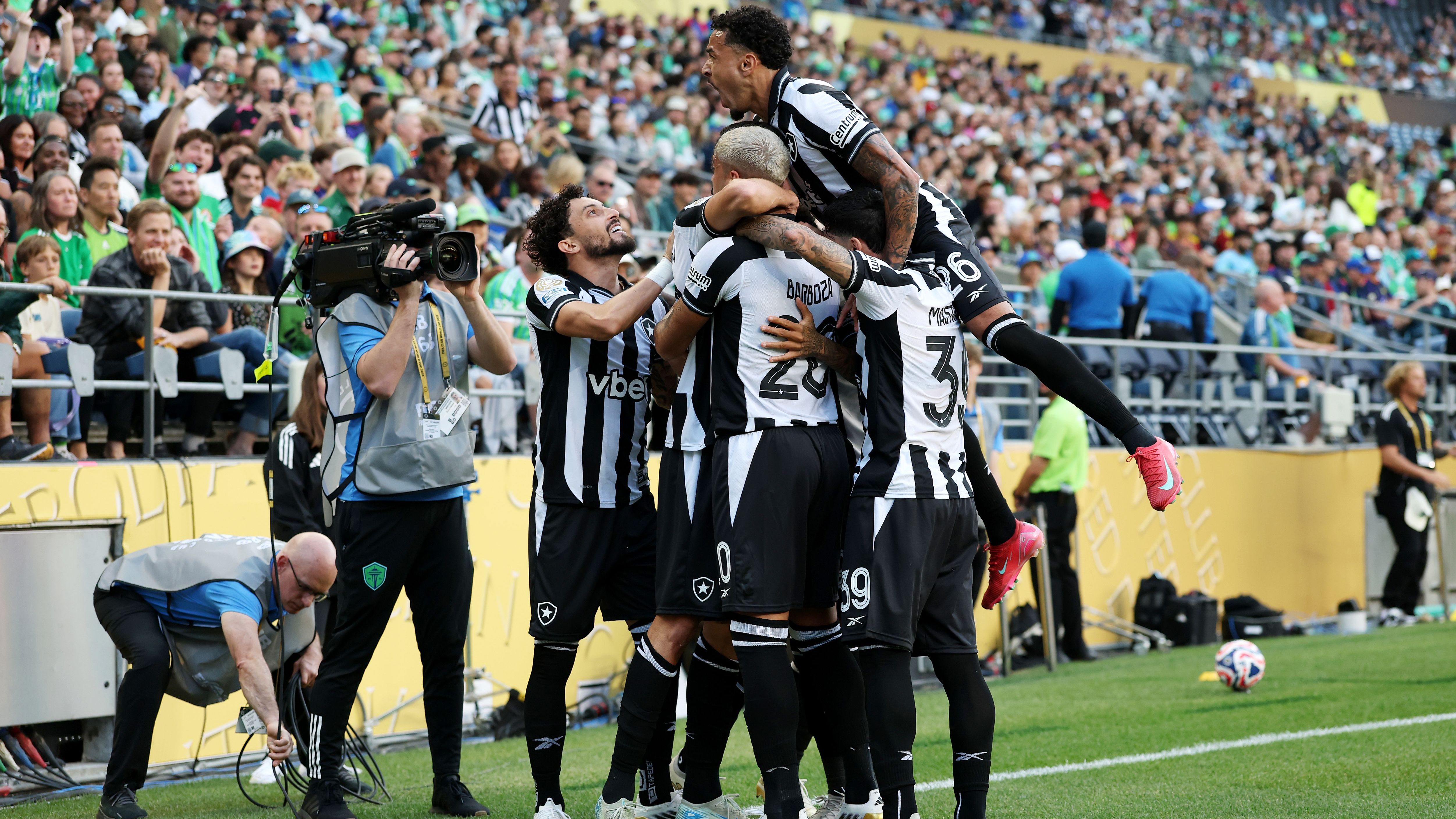 Botafogo FR v Seattle Sounders FC: Group B - FIFA Club World Cup 2025