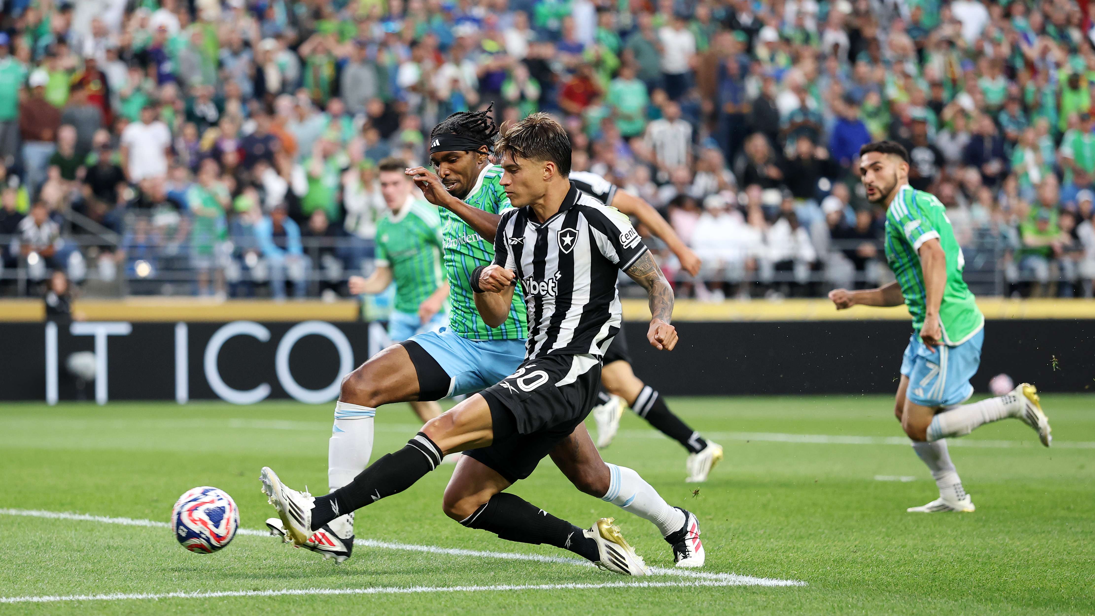 Botafogo FR v Seattle Sounders FC: Group B - FIFA Club World Cup 2025