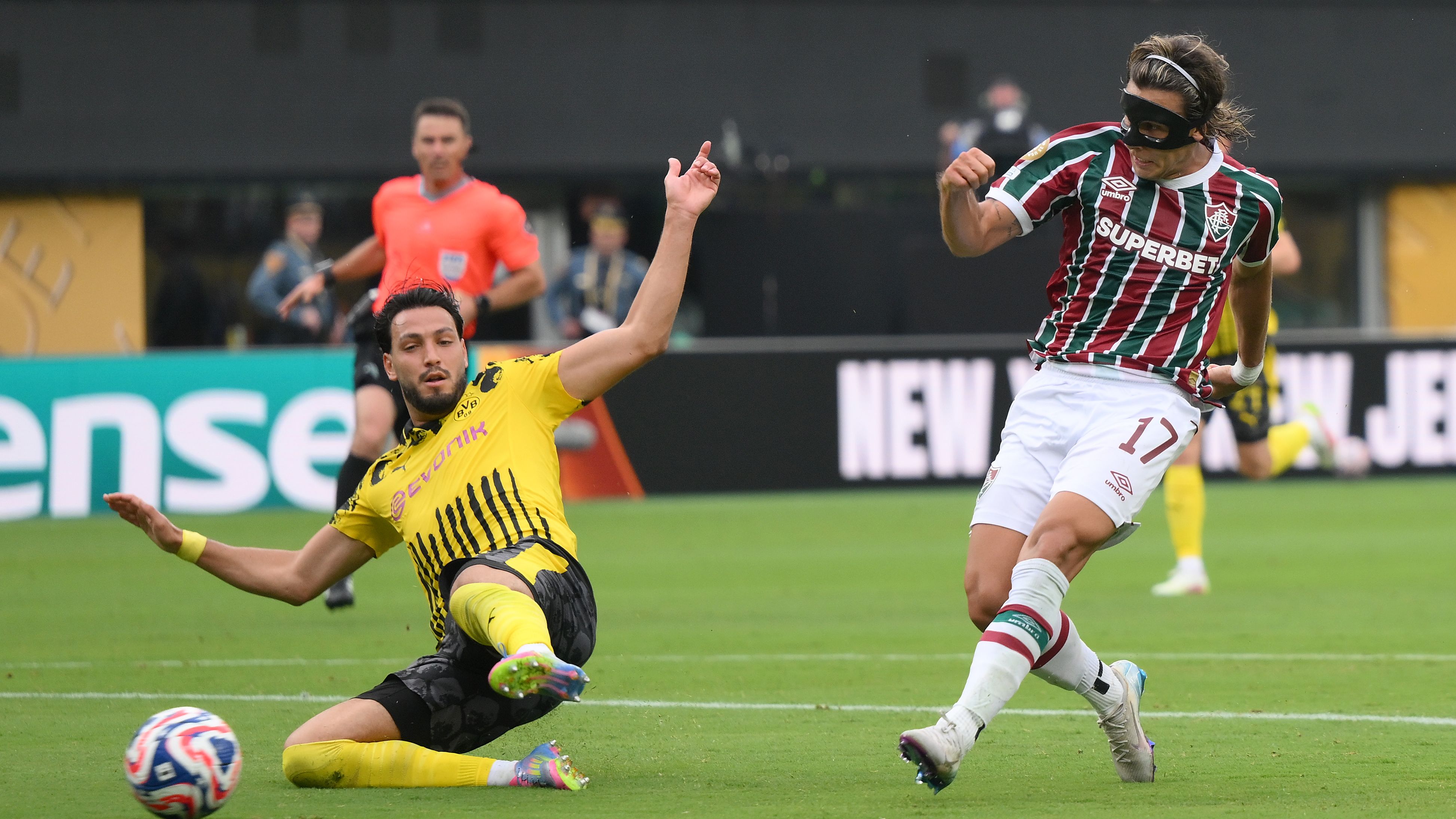 Fluminense FC v Borussia Dortmund: Group F - FIFA Club World Cup 2025