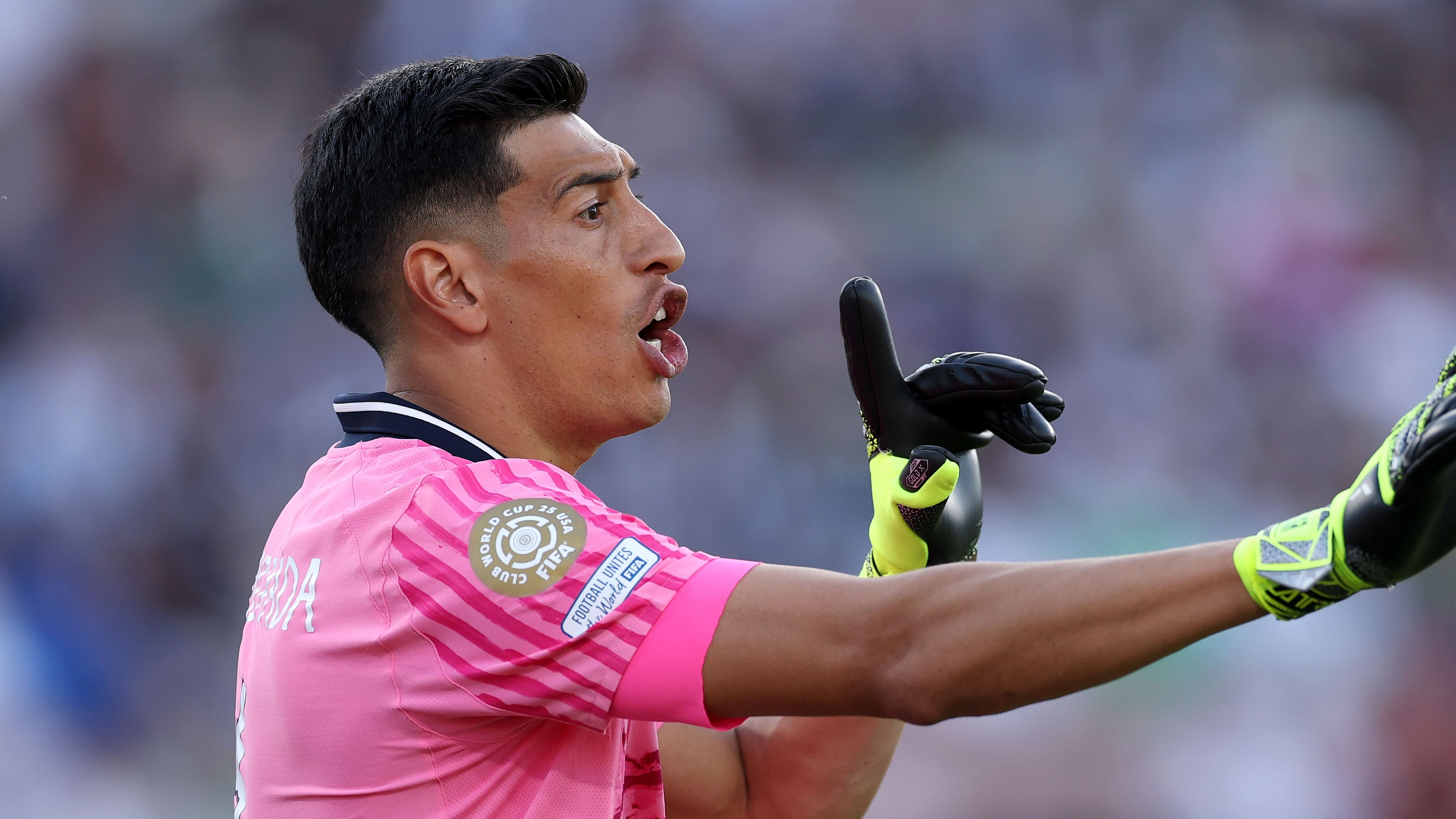 بسبب لكمة في الوجه.. إيقاف حارس مرمى ريال سرقسطة 13 مباراة