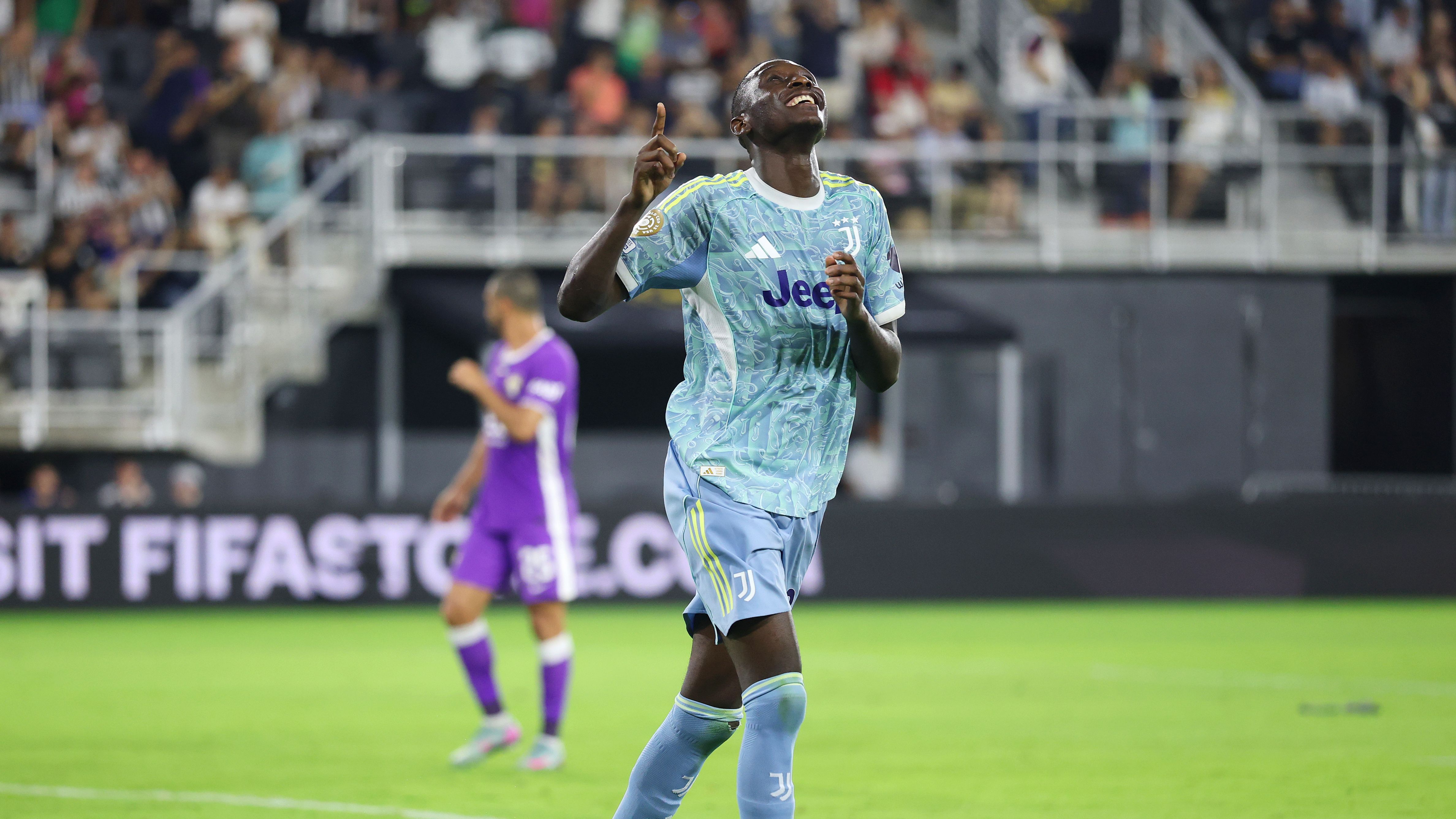 Al Ain FC v Juventus FC: Group G - FIFA Club World Cup 2025