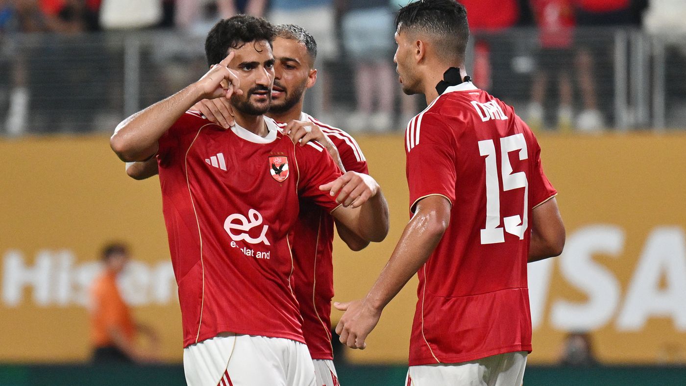 انطلاقة الدوري المصري.. الأهلي يحاصر مودرن والزمالك يصارع سيراميكا