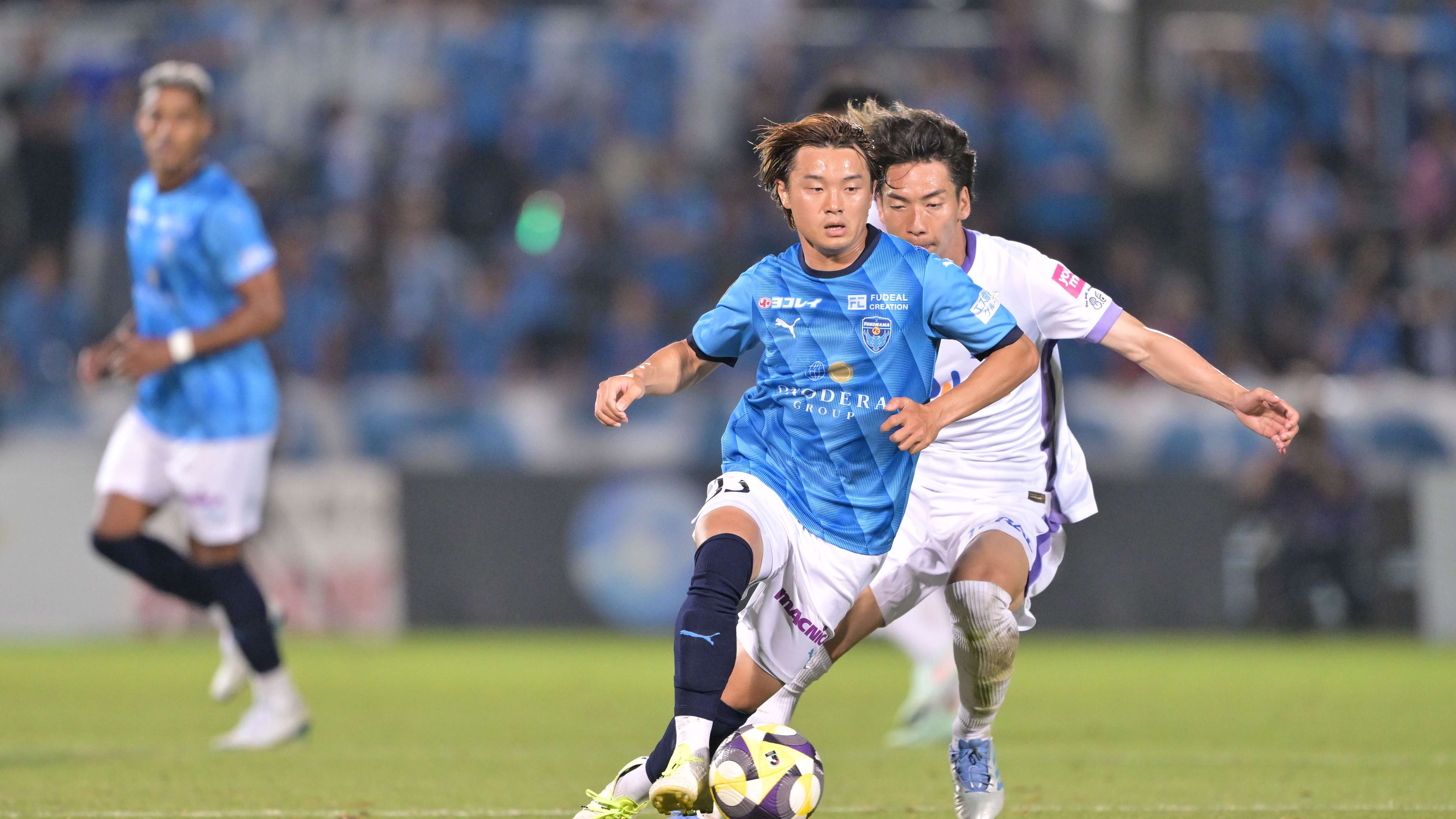 Yokohama FC v Sanfrecce Hiroshima - J.LEAGUE MEIJI YASUDA J1