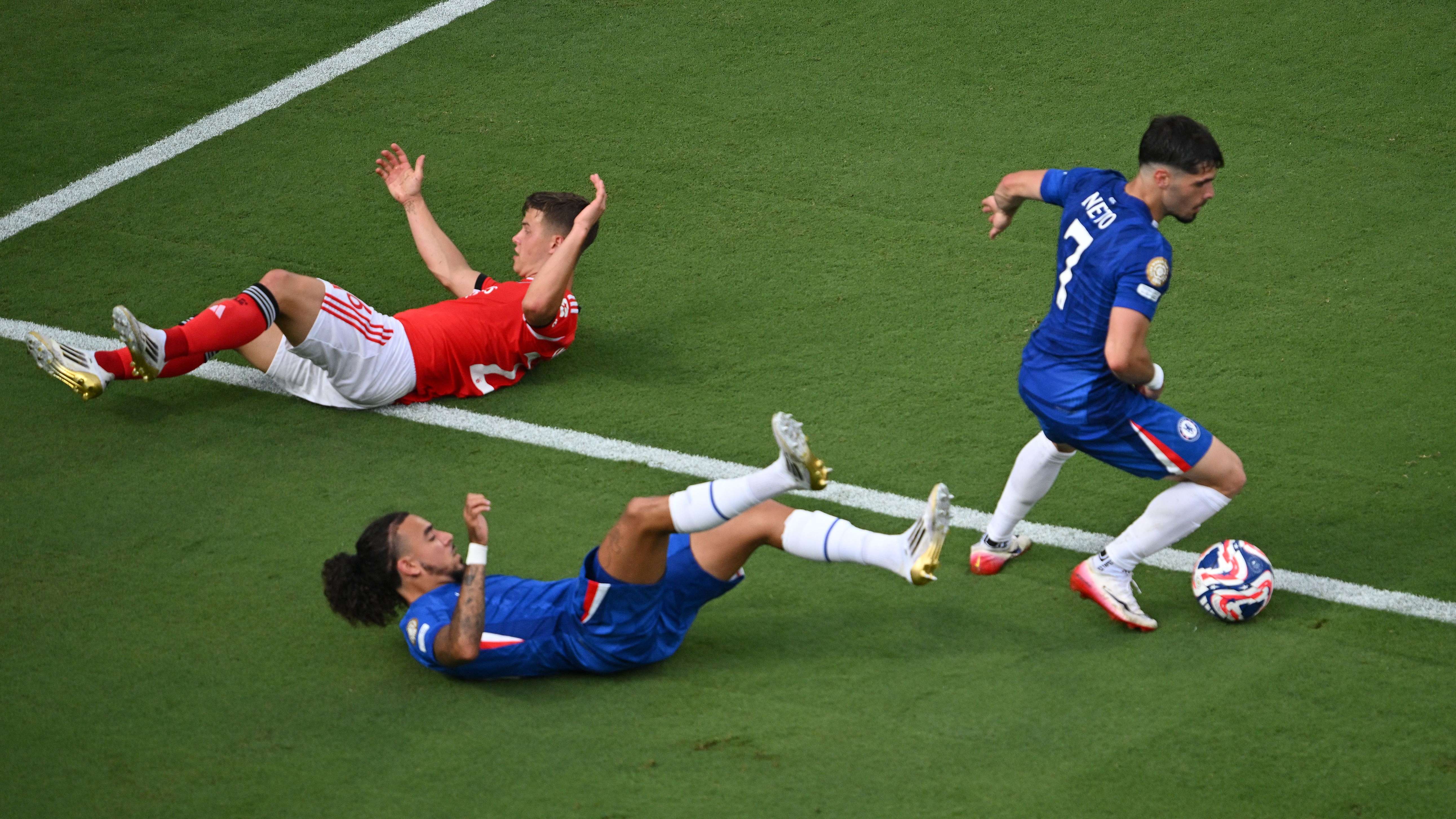 مباراة بنفيكا ضد تشيلسي