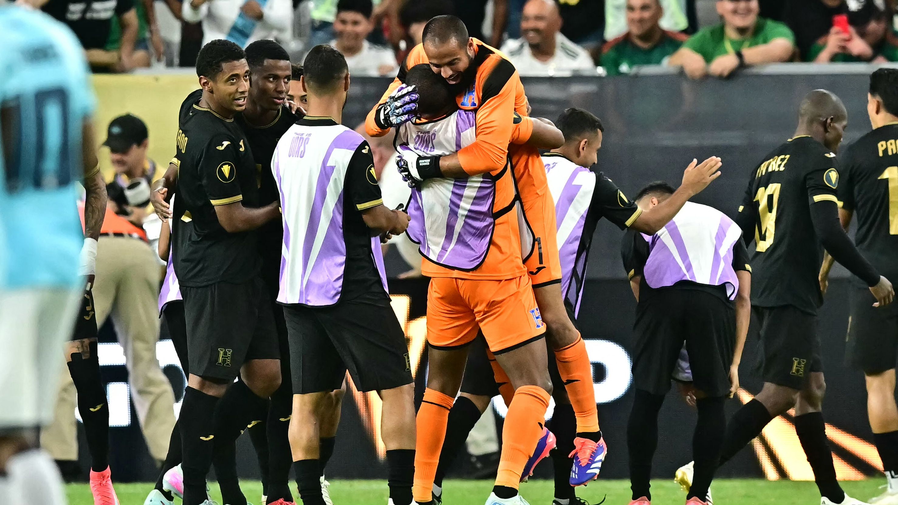 FBL-CONCACAF-GOLDCUP-PAN-HON