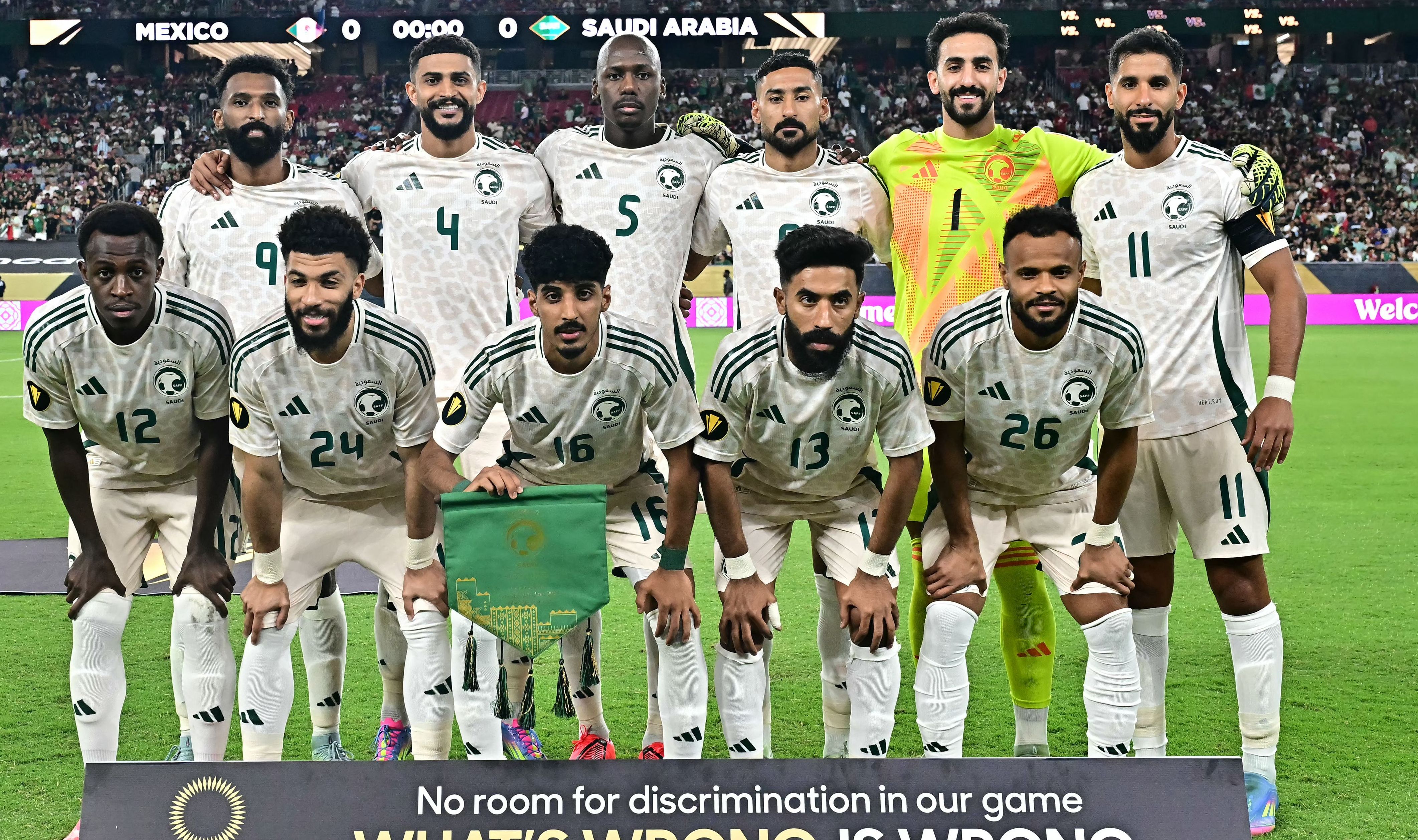 مواجهة العمالقة خارج المونديال