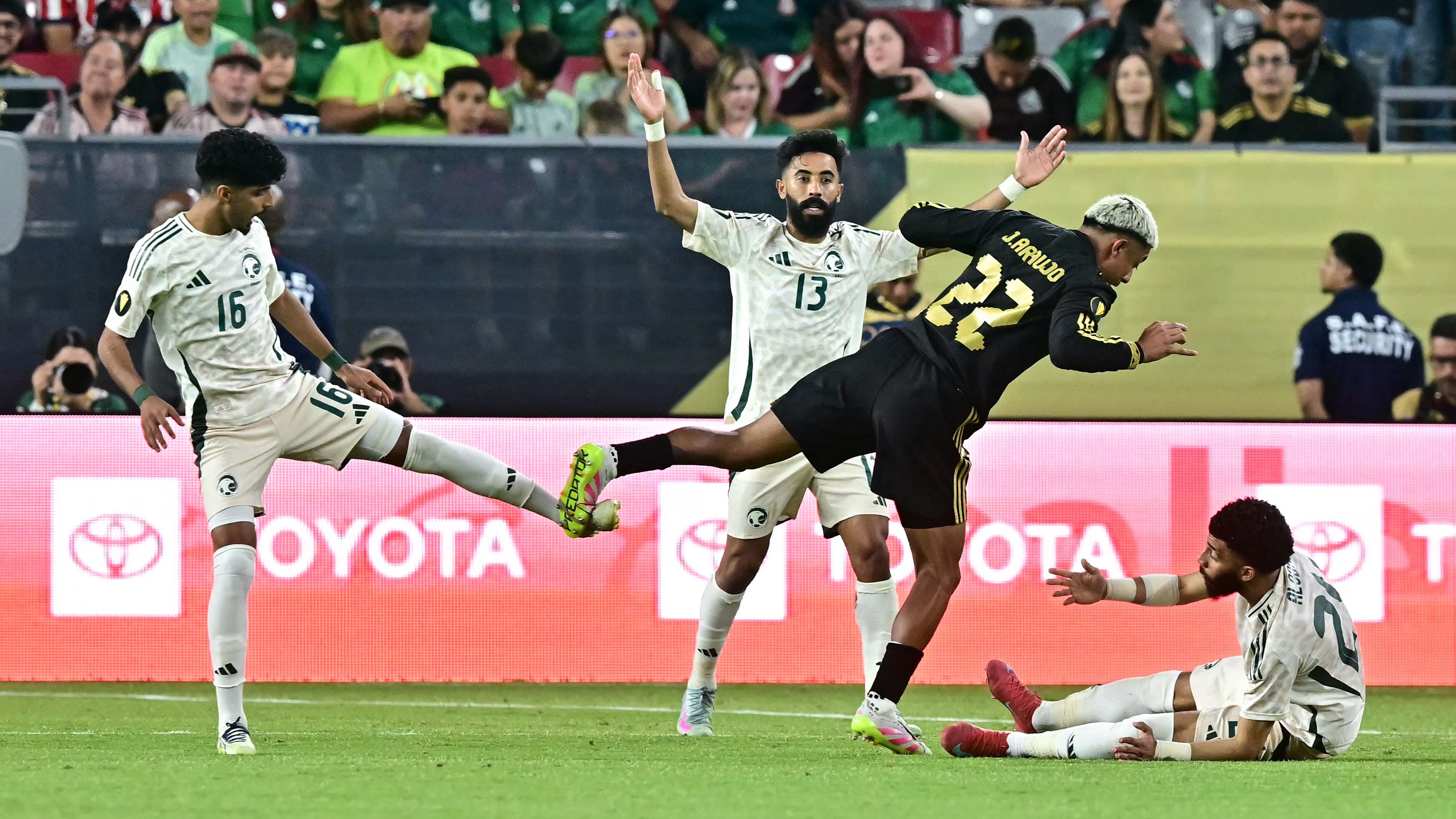 ضربتان موجعتان للمنتخب السعودي ضد المكسيك | كووورة