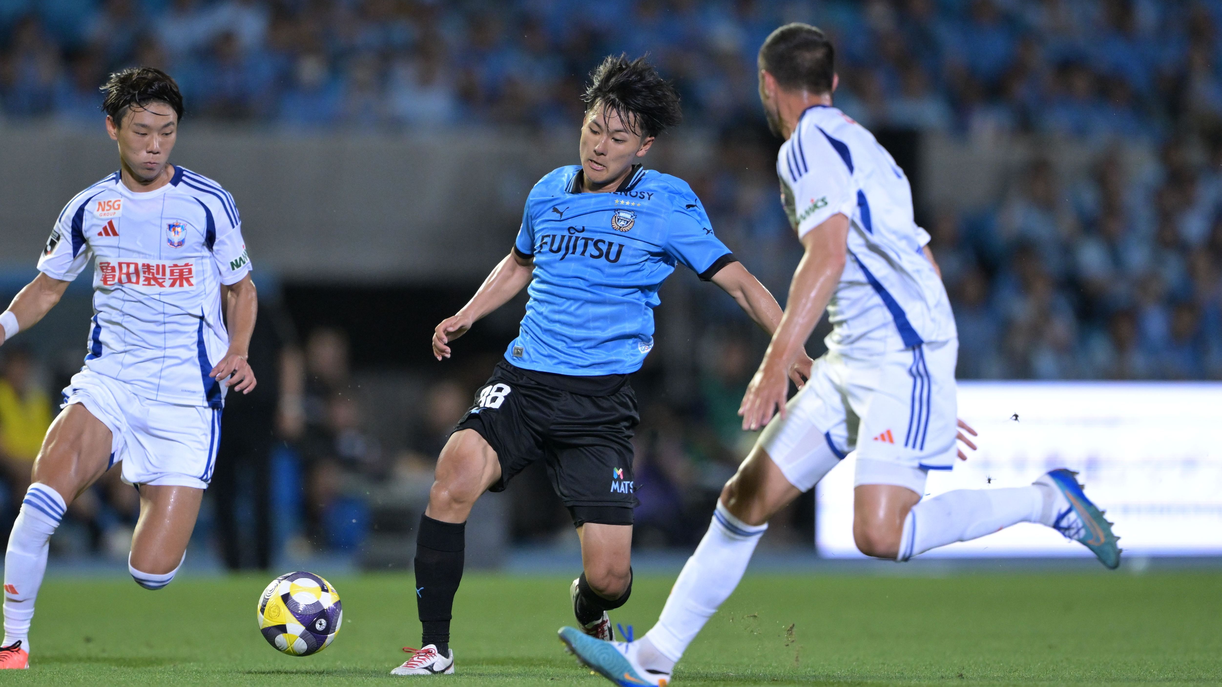 Kawasaki Frontale v Albirex Niigata - J.LEAGUE MEIJI YASUDA J1