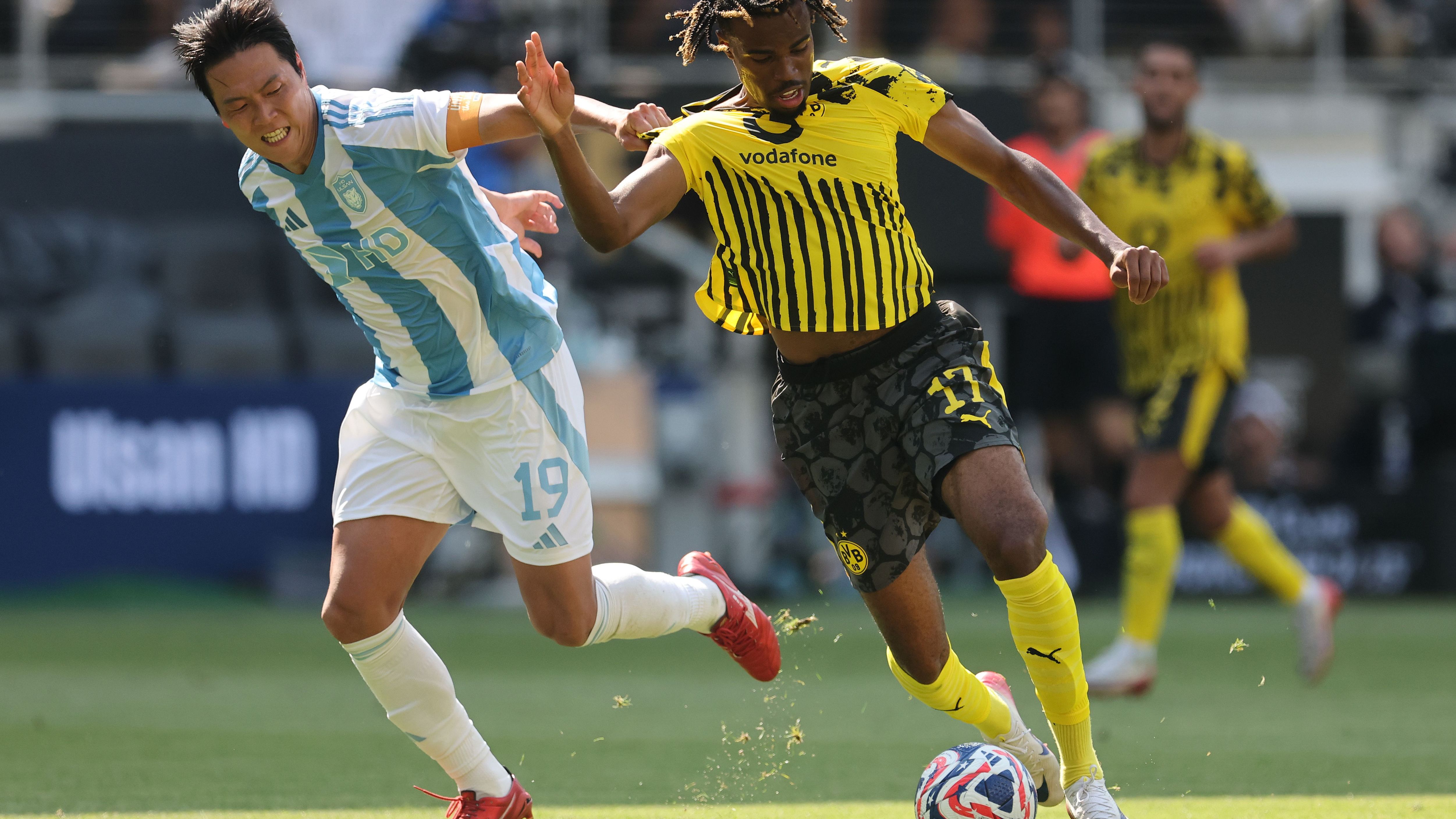 Borussia Dortmund v Ulsan HD FC: Group F - FIFA Club World Cup 2025