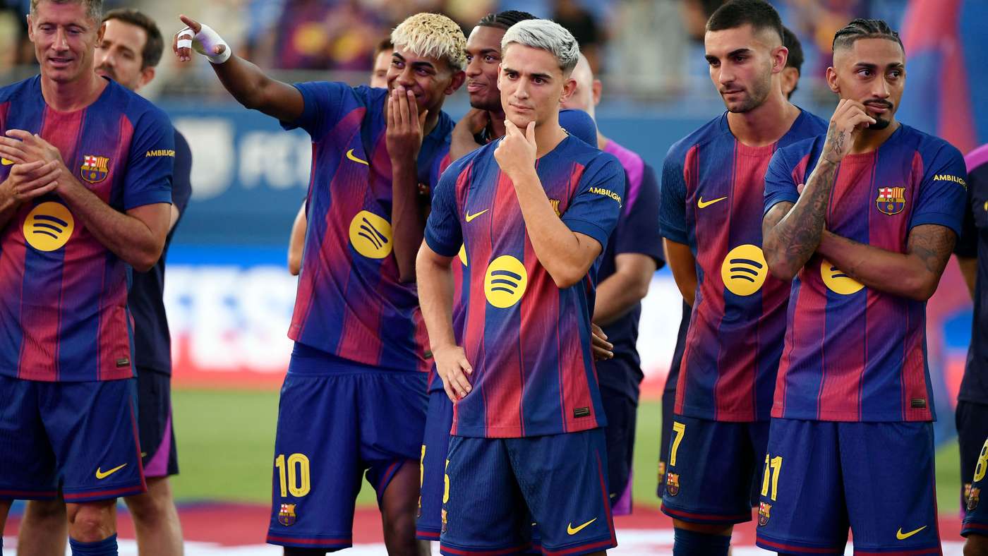 خلاف حاد يهدد غرفة ملابس برشلونة: مشادة بين جافي وفيرمين لوبيز تتصاعد!