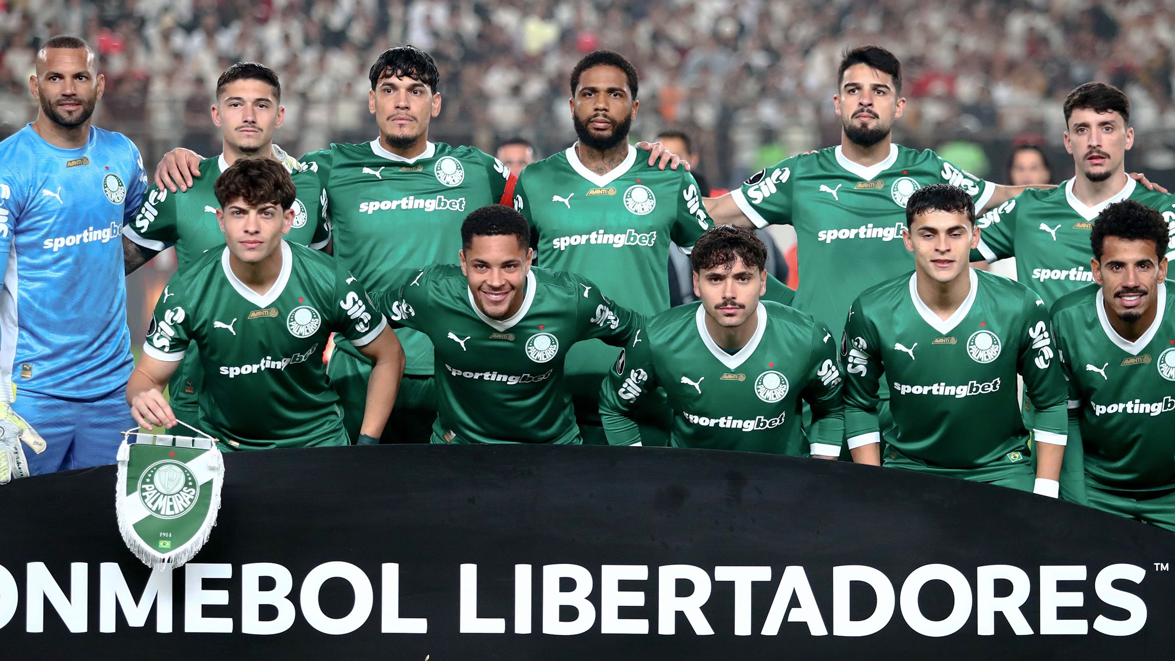 Universitario v Palmeiras - Copa CONMEBOL Libertadores 2025