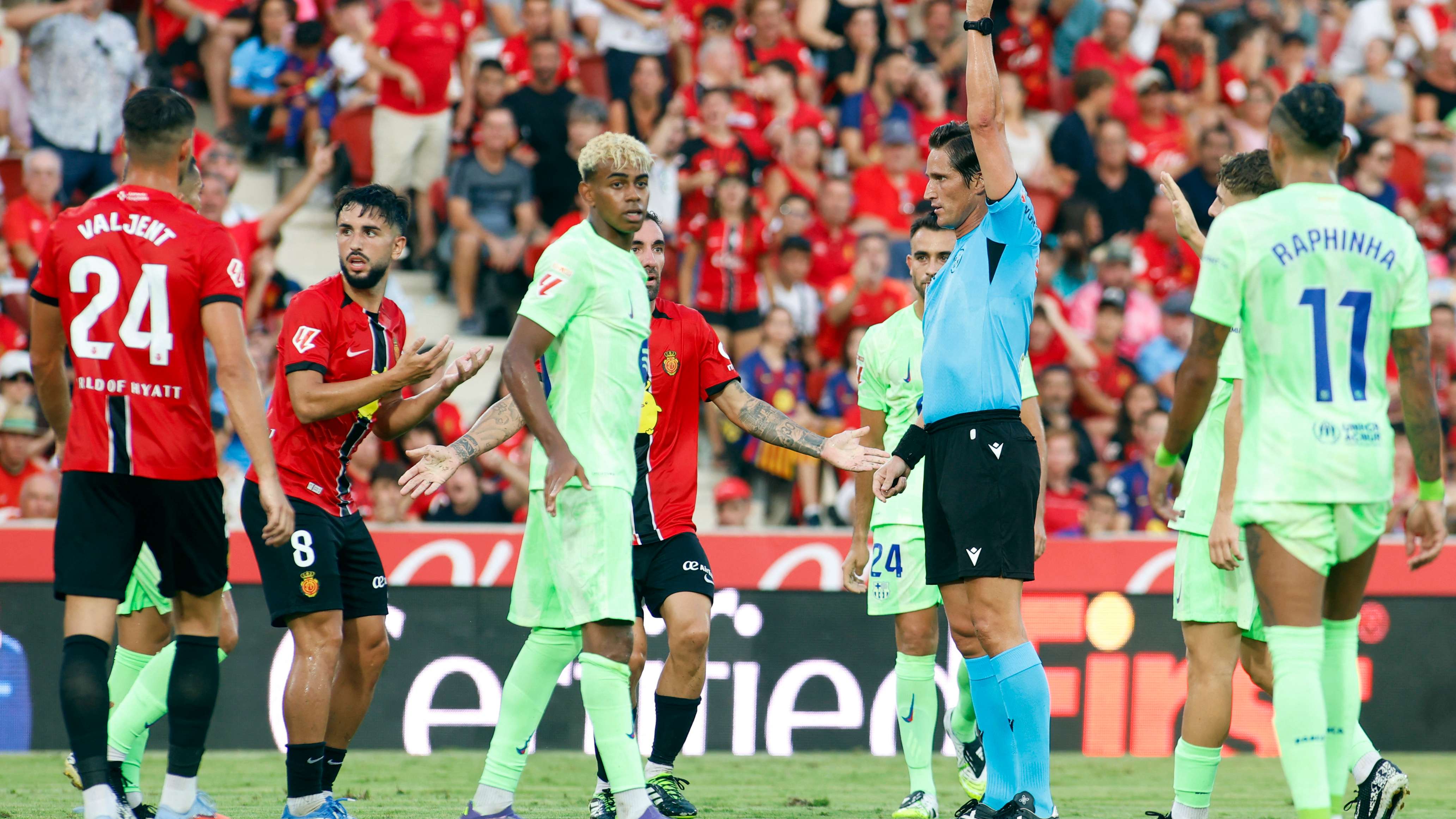 FBL-ESP-LIGA-MALLORCA-BARCELONA