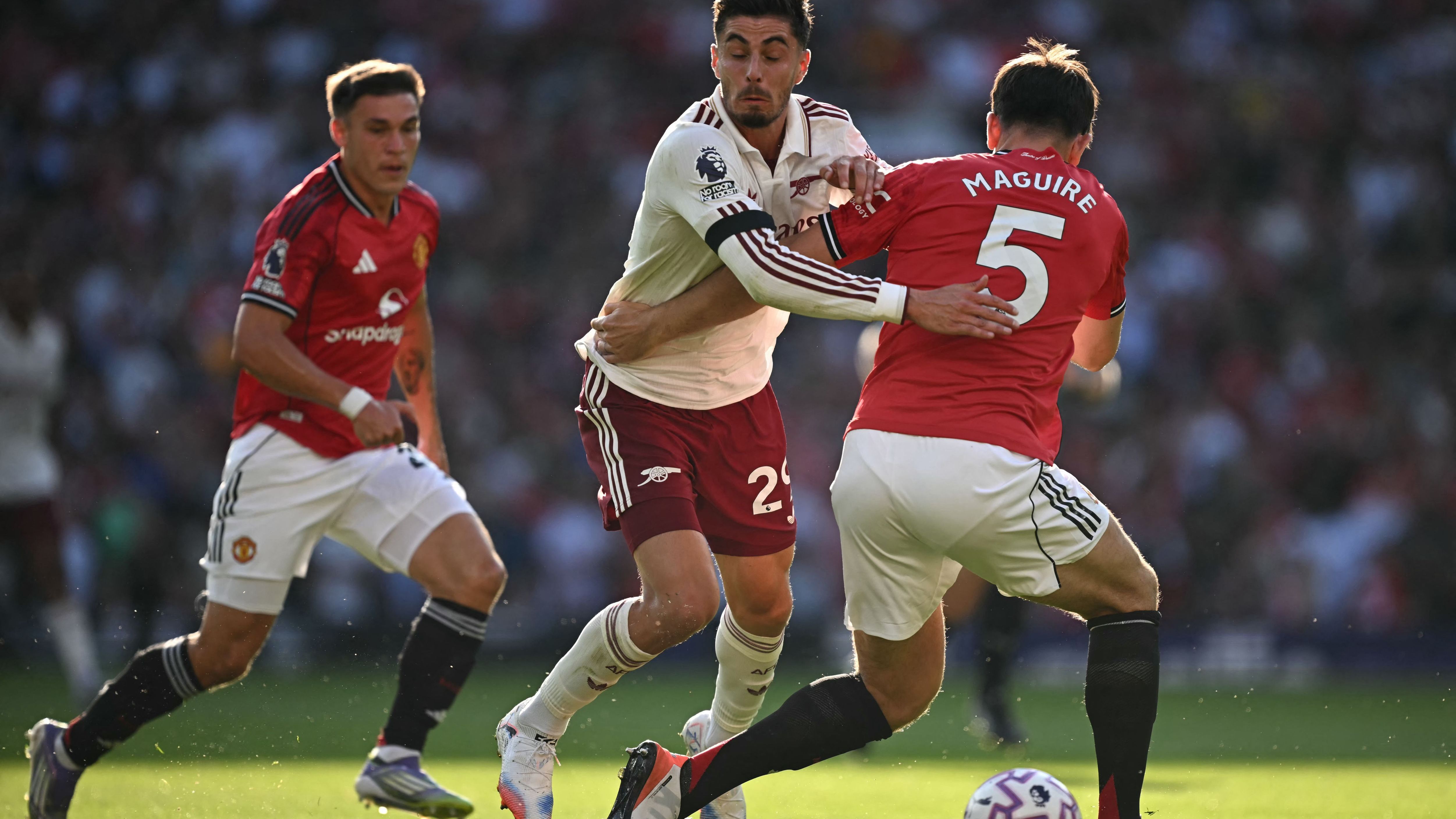 TOPSHOT-FBL-ENG-PR-MAN UTD-ARSENAL