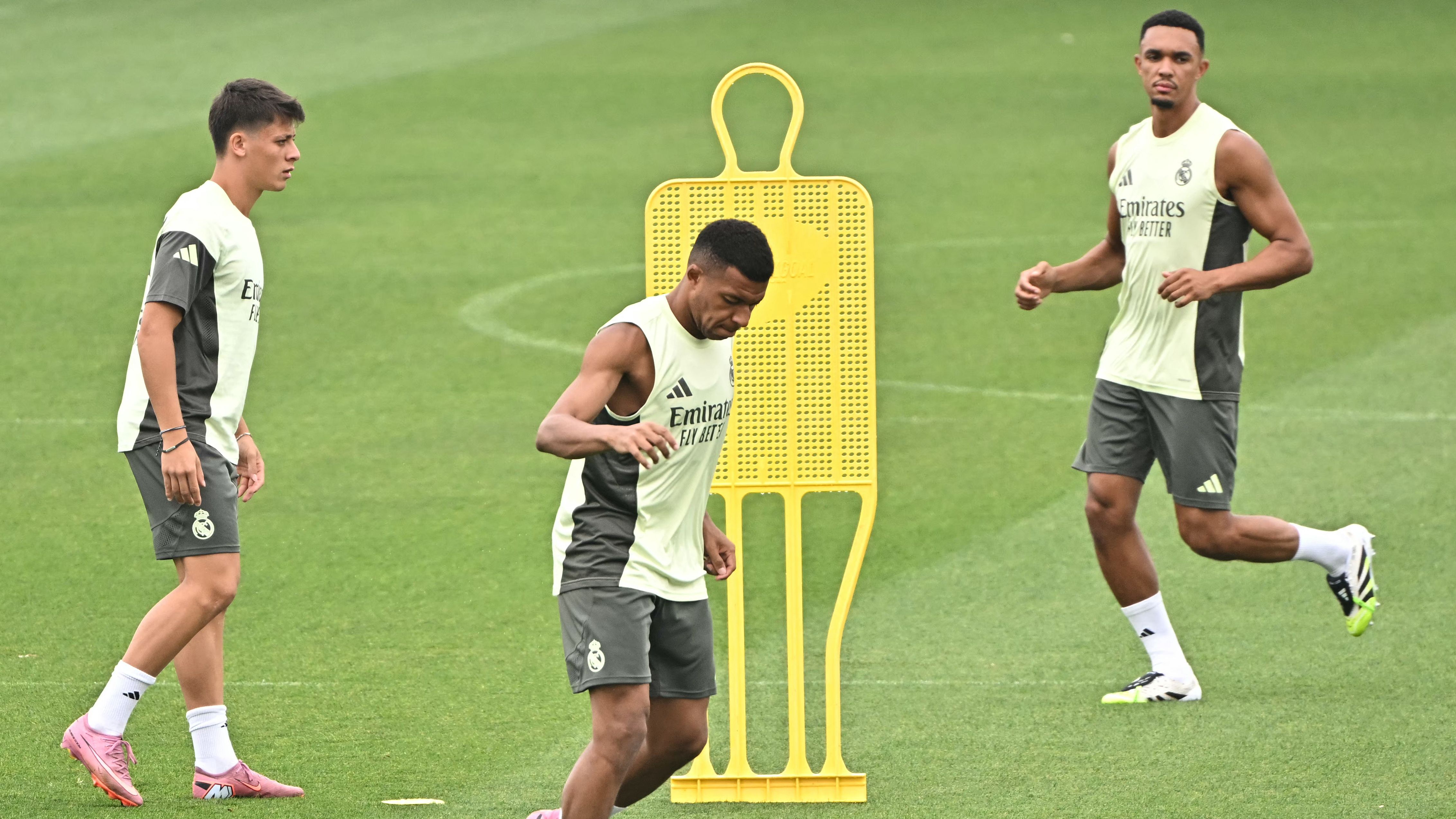 FBL-ESP-LIGA-REAL MADRID-TRAINING